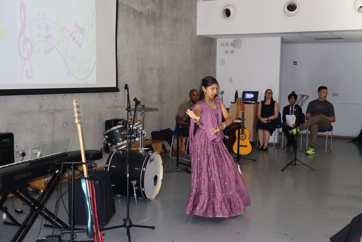 StratfordSch's tweet image. ✨🦉 Summer Music Concert ✨🦉

Our students rocked the stage with incredible vocals, stunning instrumentals, and a beautiful dance performance! A night full of talent, passion, and unforgettable moments. 🎤🎸💃 #StudentConcert #LiveMusicMagic #TalentedPerformers”