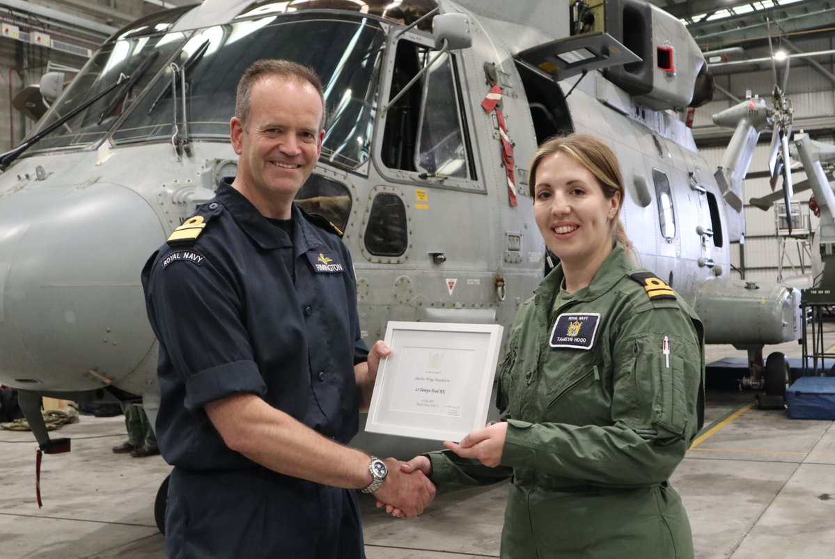 RNASCuldrose's tweet image. Huge congratulations today to Lt Tamsyn Hood who was presented with her 'wings' by Fleet Air Arm Rear Admiral Anthony Rimington while at #824NAS. Lt Hood is an airborne surveillance and control observer & due to depart soon for @820NAS in @HMSPWLS for #OpHighmast @COMUKCSG