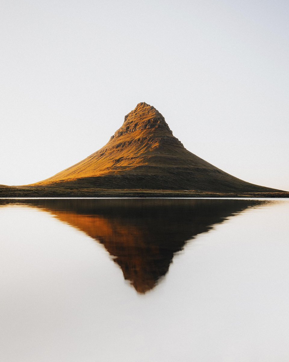 🇮🇸 Esta fotografía llega desde Islandia, que en estas fechas vive lo que se conoce como sol de medianoche, con días prácticamente interminables. ¿Has llegado a vivirlo?

👉 Descubre el equipo Canon utilizado y los parámetros en nuestro perfil de Instagram: instagram.com/canonespana/