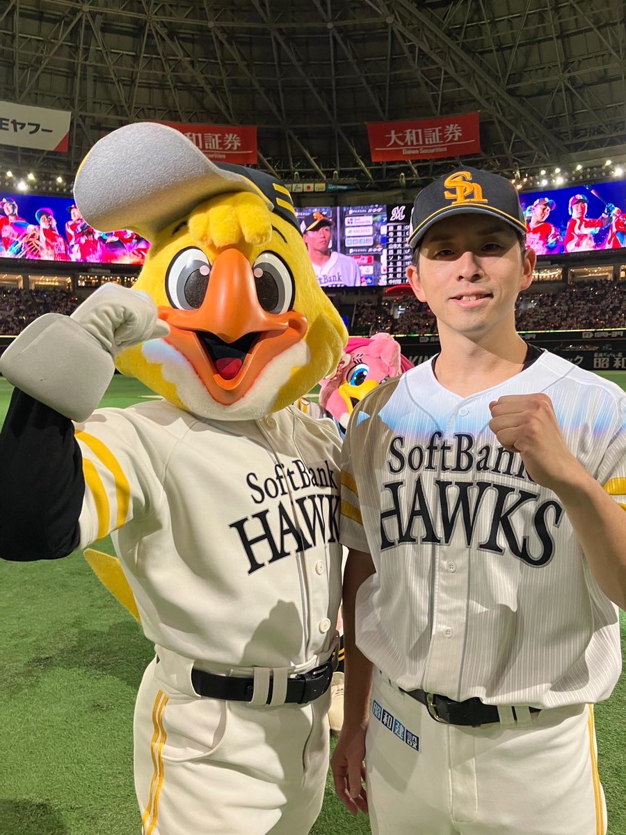 hawksHarry's tweet image. たかほー☆☆☆ 3連勝!!
大関投手、8回無失点の力投⚾️
打線もタイムリーなどで6得点!
みんなも全力応援ありがとう👊🏻
明日は、北九州でファイト!九州デー♪
カード最終日!絶対に勝とう!
熱中症対策忘れずに!
#sbhawks