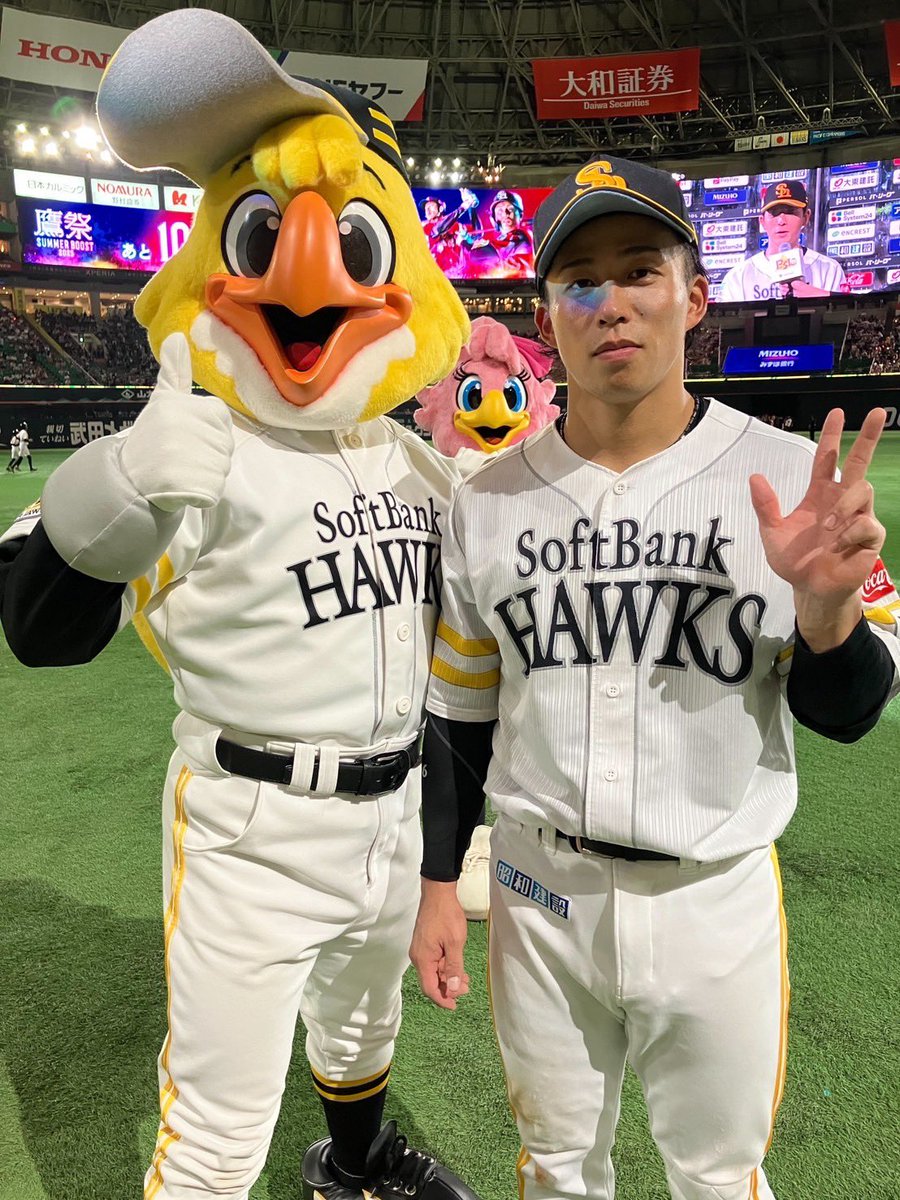 hawksHarry's tweet image. たかほー☆☆☆ 3連勝!!
大関投手、8回無失点の力投⚾️
打線もタイムリーなどで6得点!
みんなも全力応援ありがとう👊🏻
明日は、北九州でファイト!九州デー♪
カード最終日!絶対に勝とう!
熱中症対策忘れずに!
#sbhawks