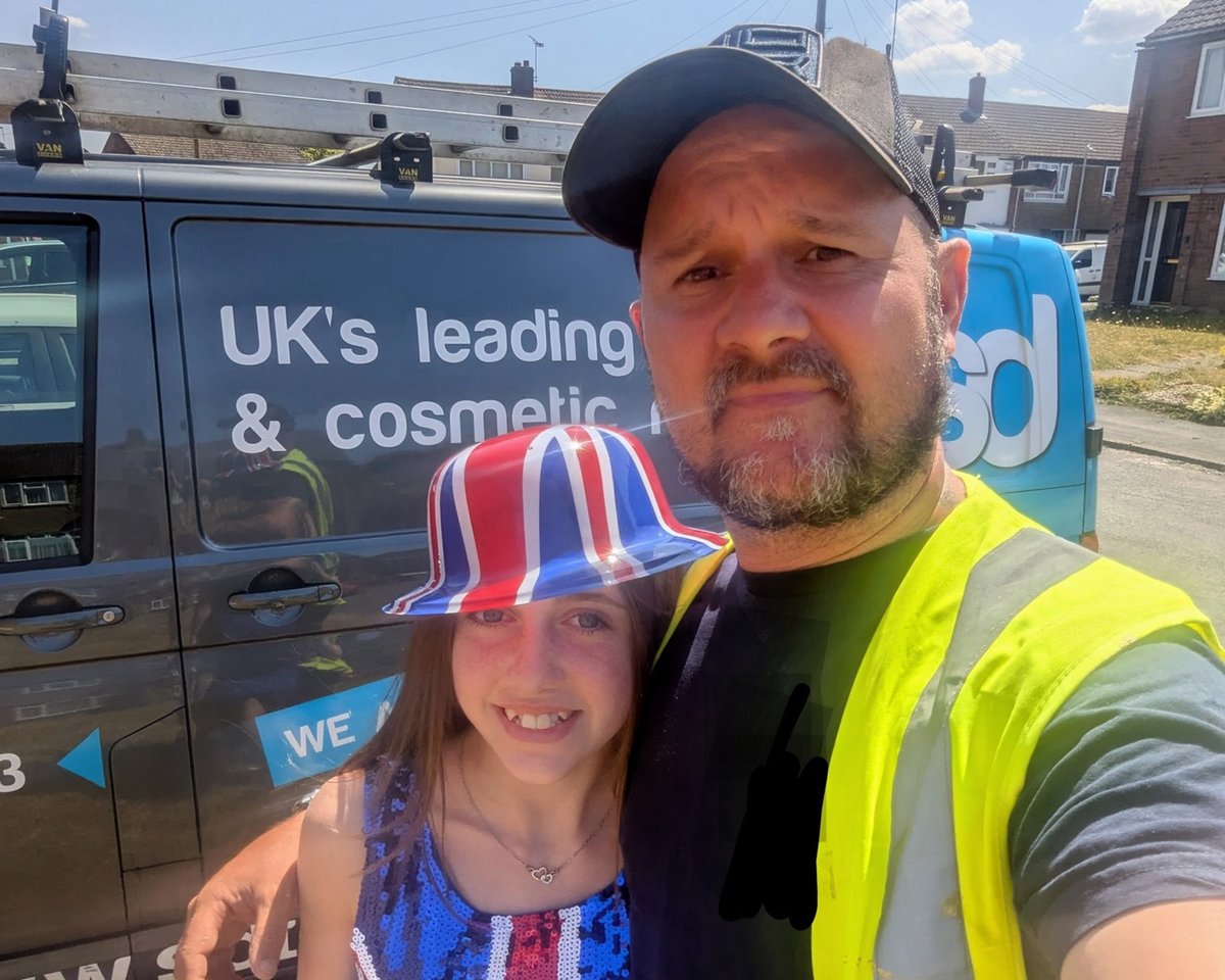 paulsarmstrong's tweet image. A 12-year-old girl was punished for wearing a Union Flag dress on Culture Day.
British culture is now treated like an embarrassment — in Britain.
This is exactly what The Melted Pot warned us about.
Our shared heritage matters. We must stand up for it. 🇬🇧
paulsarmstrong.com/2025/07/16/wha…