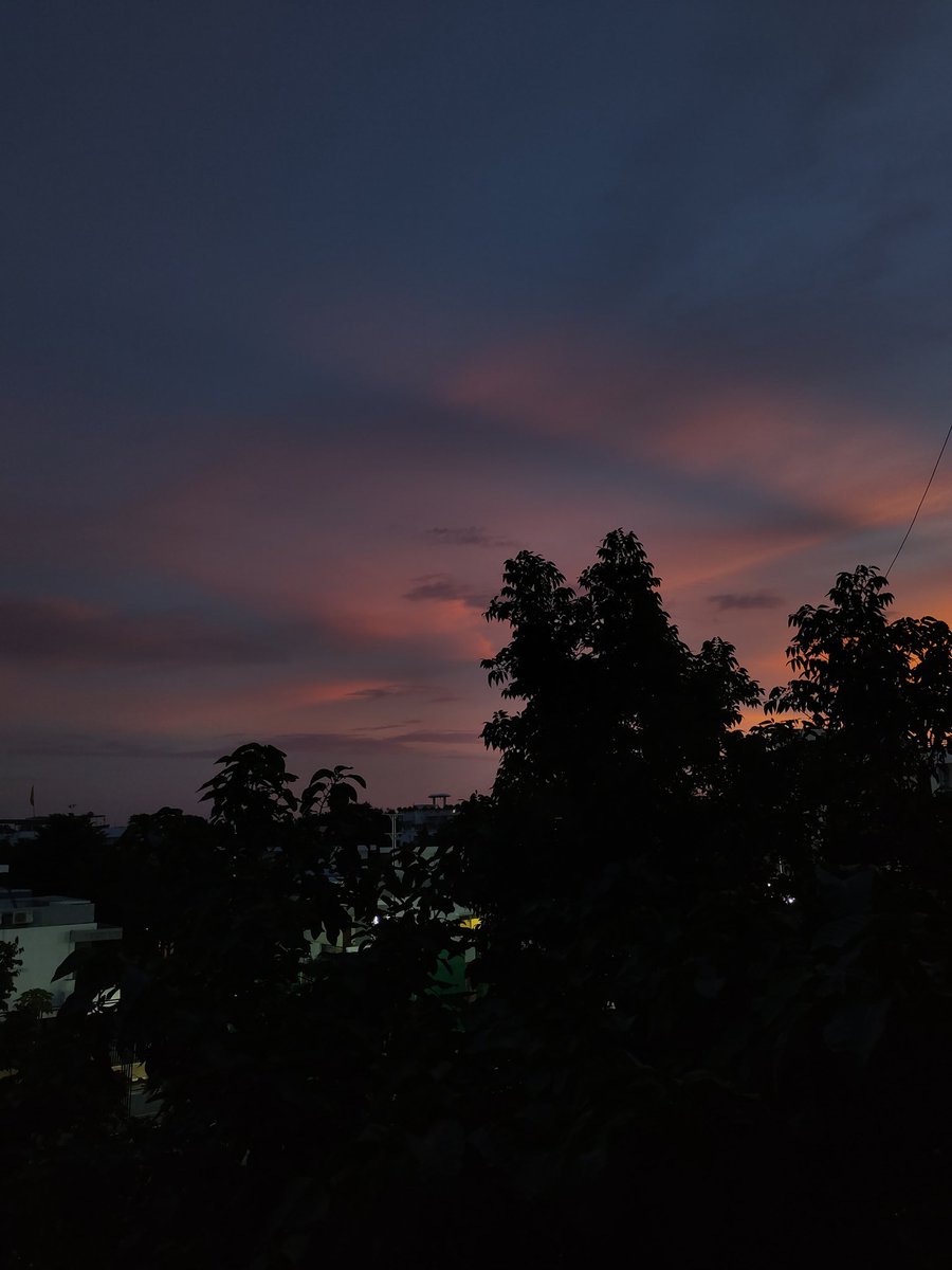 OutOFreacH_i's tweet image. शाम सुहानी.....
जैसे... खूबसूरत रंगो से सजी कोई कहानी... 🤌🩶✨
#Hyd