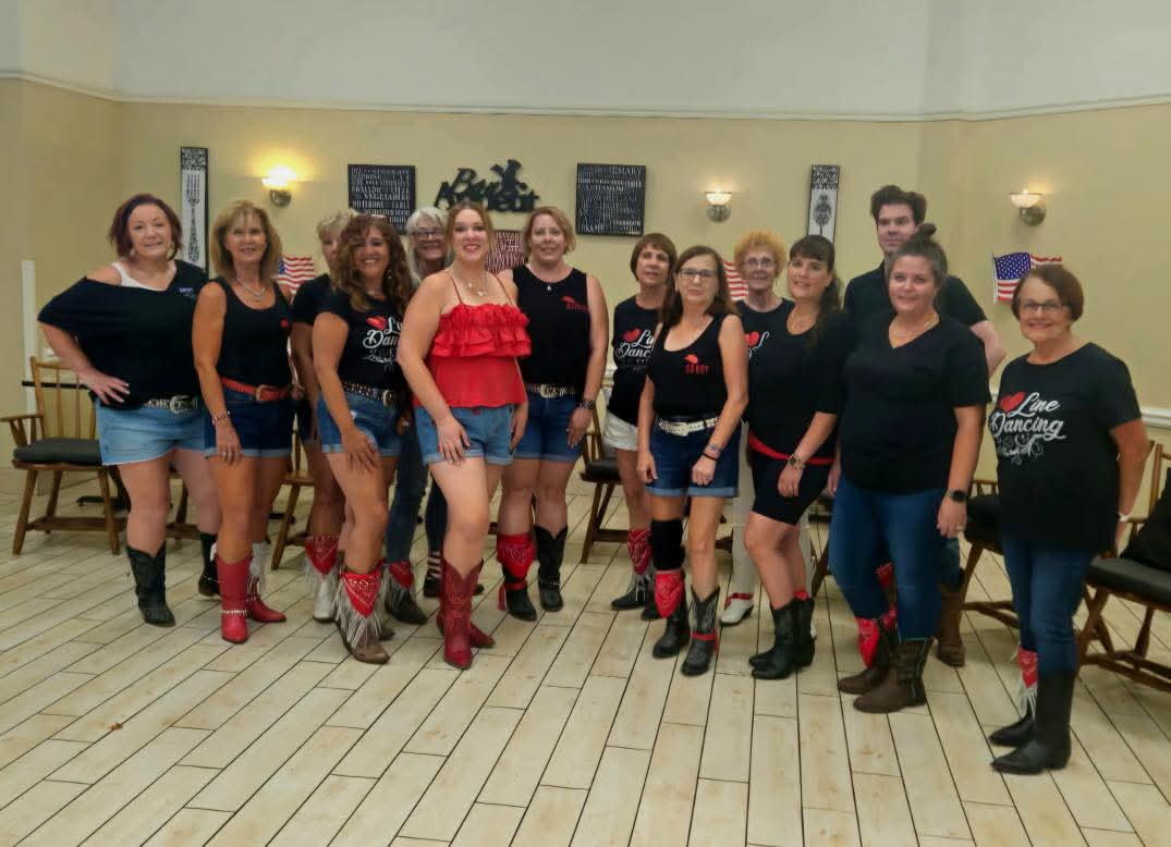 RachelNNews's tweet image. The best time dancing with these ladies last night! 🤠 We shared some of our favorite line dances with the residents at the GrandeVille Senior Living Community in Greece.