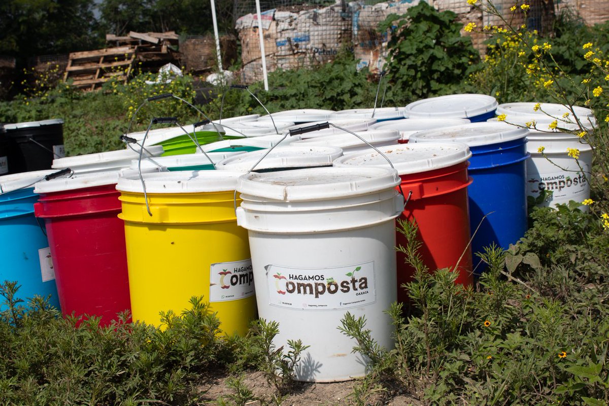 Avispa_Midia's tweet photo. 📢Crisis de la basura en Oaxaca: promesas de solución del Estado y alternativas de mujeres.
👉https://t.co/87aLOC7sNA🐝
#Oaxaca #biodiversidad #crisisclimatica #basura #Autonomia #composta #mexico #Miercoles #ClimateJustice https://t.co/UMjtPtpawg