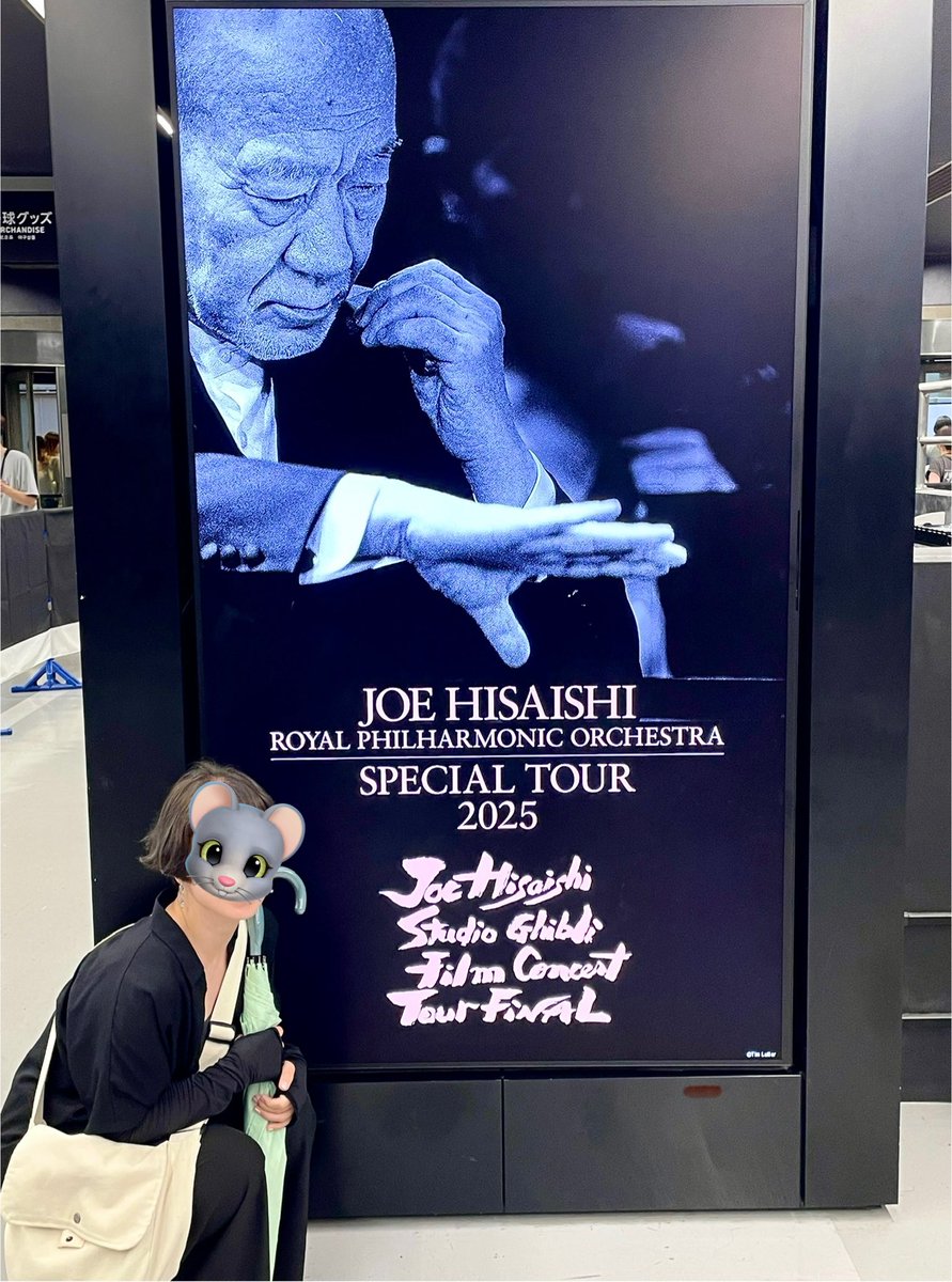 GunuchuKutachu's tweet image. 「飼い主ぃ、おかえりぃ🐭
久石譲しゃんのスタジオジブリフィルムコンサート？

心にぶわぁって風が吹いたの？
ここからまたはじめられそうなの？ふぅん...

魂揺らしてもらえてよかったよかったねぇ💗
明日からも生活やれまちゅねぇ🐭♪」