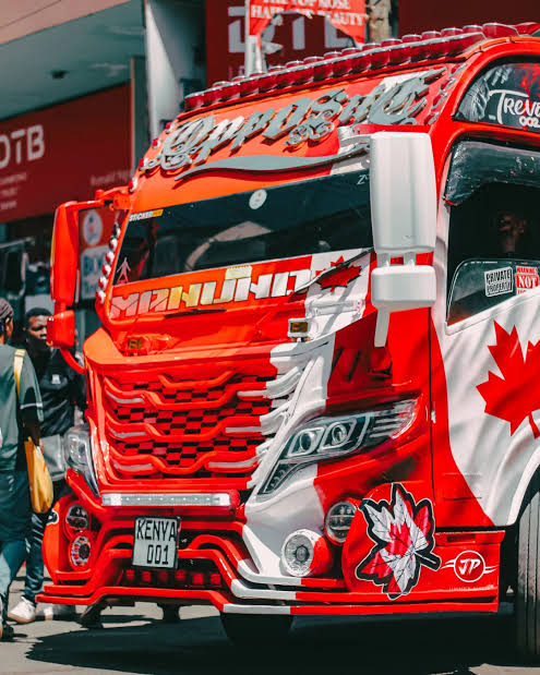 cap__sule's tweet image. Nothing screams home like our matatus — bold, artistic, loud, and full of life. From the beats to the grafitti, it&apos;s culture on wheels. This is Kenya. This is home. 🇰🇪
#hapanihome @melkindy @Elkindyibrahim