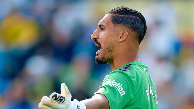 Liga fans: name your 2 favorite players from each of these teams:

Madrid: Dean, TAA
Barcelona: Pedri, Kounde
Atleti: Griezmann, Koke
Athletic: Nico, Jauregizar
Villarreal: Parejo, Moleiro
Betis: Isco, Valles
La Real: Kubo, Oyarzabal

Here are my picks. Let's see yours. 🙋🏾‍♂️