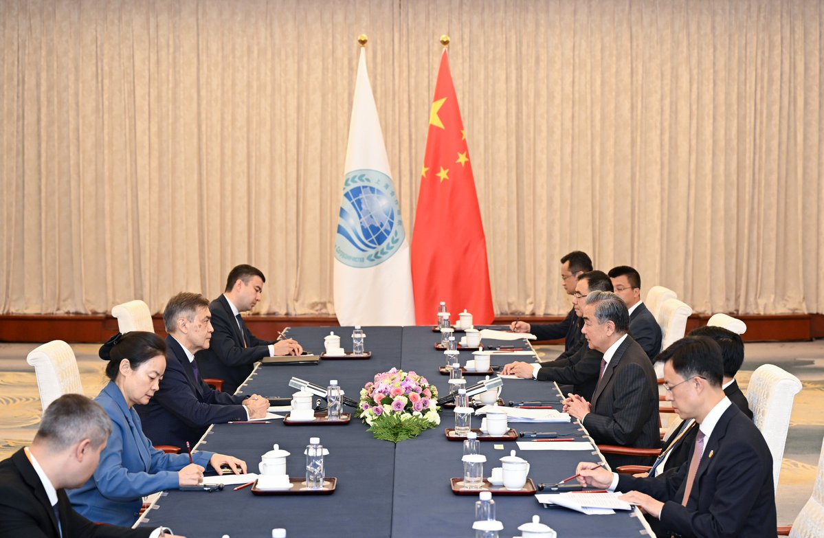 SpoxCHN_LinJian's tweet image. Chinese FM Wang Yi met with SCO Secretary-General Nurlan Yermekbayev in Tianjin.
As a comprehensive regional organization with the world’s largest population, the broadest geographical coverage, and enormous potential, the SCO is gaining increasing attention from the…
