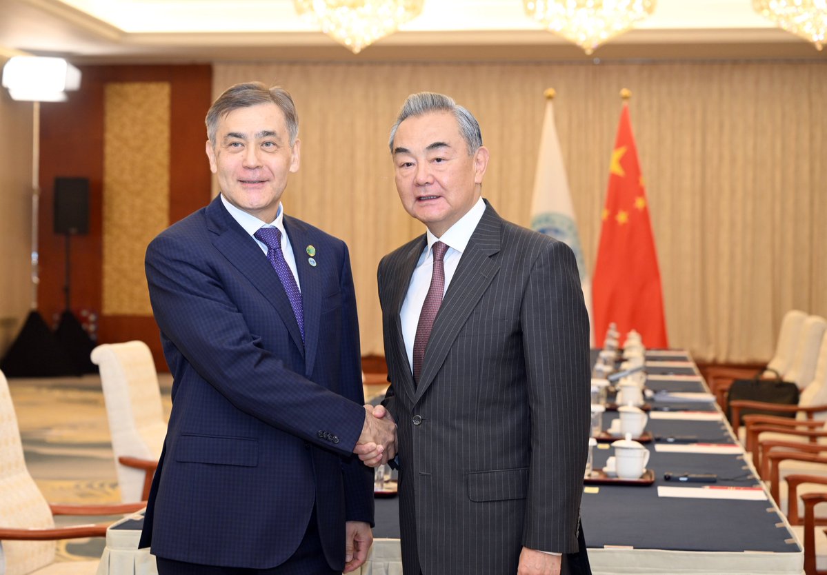SpoxCHN_LinJian's tweet image. Chinese FM Wang Yi met with SCO Secretary-General Nurlan Yermekbayev in Tianjin.
As a comprehensive regional organization with the world’s largest population, the broadest geographical coverage, and enormous potential, the SCO is gaining increasing attention from the…