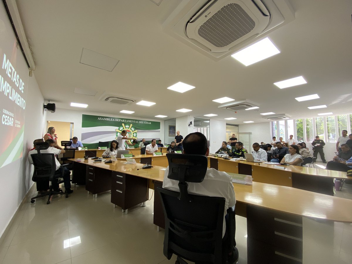 Un consejo a los diputados del Cesar: eviten los halagos a los funcionarios cuando realizan un debate de control político porque pierde toda seriedad.