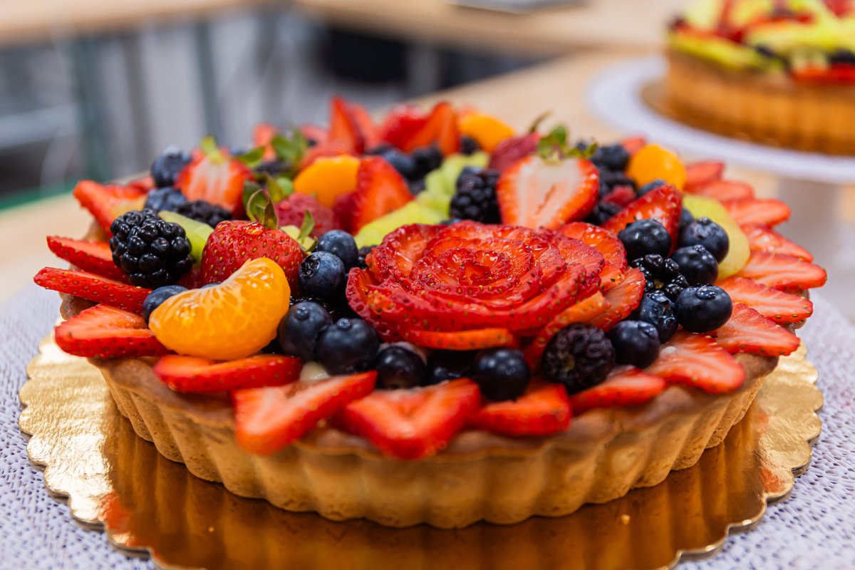 Southwest_U's tweet image. Our culinary students are whipping up some delicious magic in pastry class! 🥧🍓 Today's masterpiece: fresh fruit pies bursting with flavor. So proud of their sweet creations! #SWUCulinary #PastryArts #BakingLife #FreshFruitPie