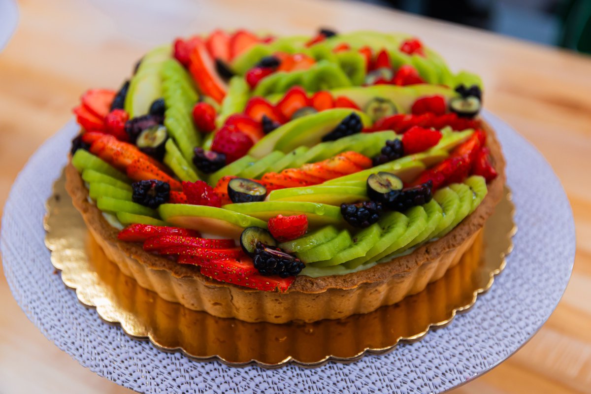 Southwest_U's tweet image. Our culinary students are whipping up some delicious magic in pastry class! 🥧🍓 Today's masterpiece: fresh fruit pies bursting with flavor. So proud of their sweet creations! #SWUCulinary #PastryArts #BakingLife #FreshFruitPie