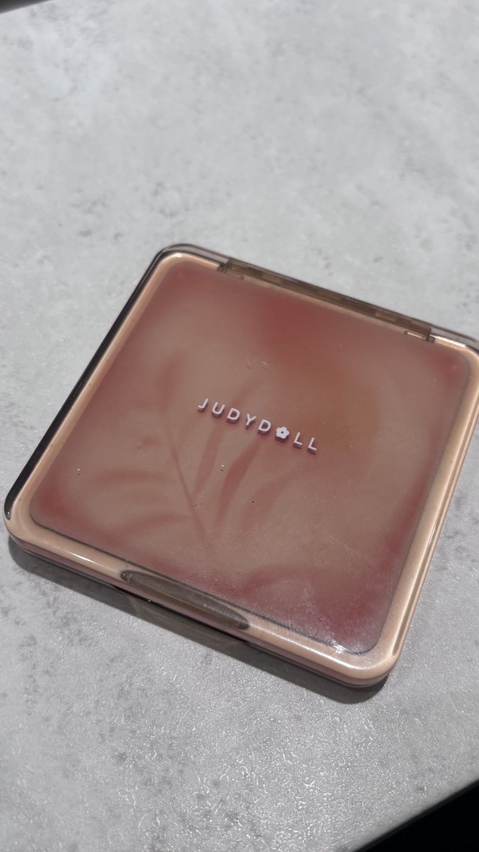jklbbsg's tweet photo. wts judydoll contour pallet 100k (dijual karna shade ngga cocok) masih baru belum sebulan. #zonauang #zonabu #zonajajan #wts #wtb https://t.co/jlNRl2NI0k