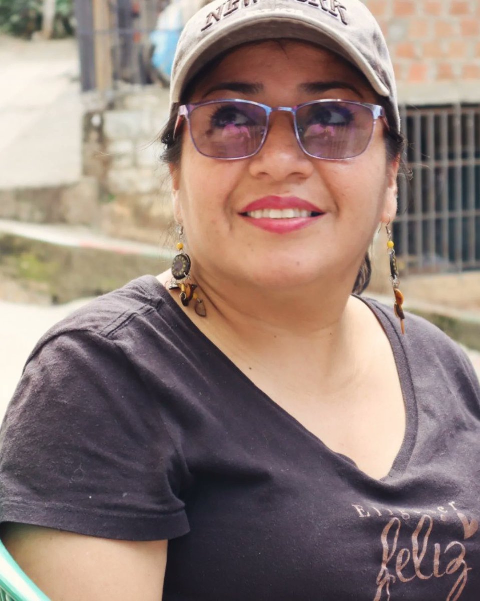cdrcorporacion's tweet image. 🥳¡Celebramos 25 años de historia, lucha y vida: celebramos a CESOLES!
🌻Desliza para conocer algunos de los rostros que acompañaron la fiesta en el barrio. Y con un cariño inmenso, rendimos un homenaje especial a Norita, pilar fundamental, co-fundadora de Cesoles.
#HonrarLaVida