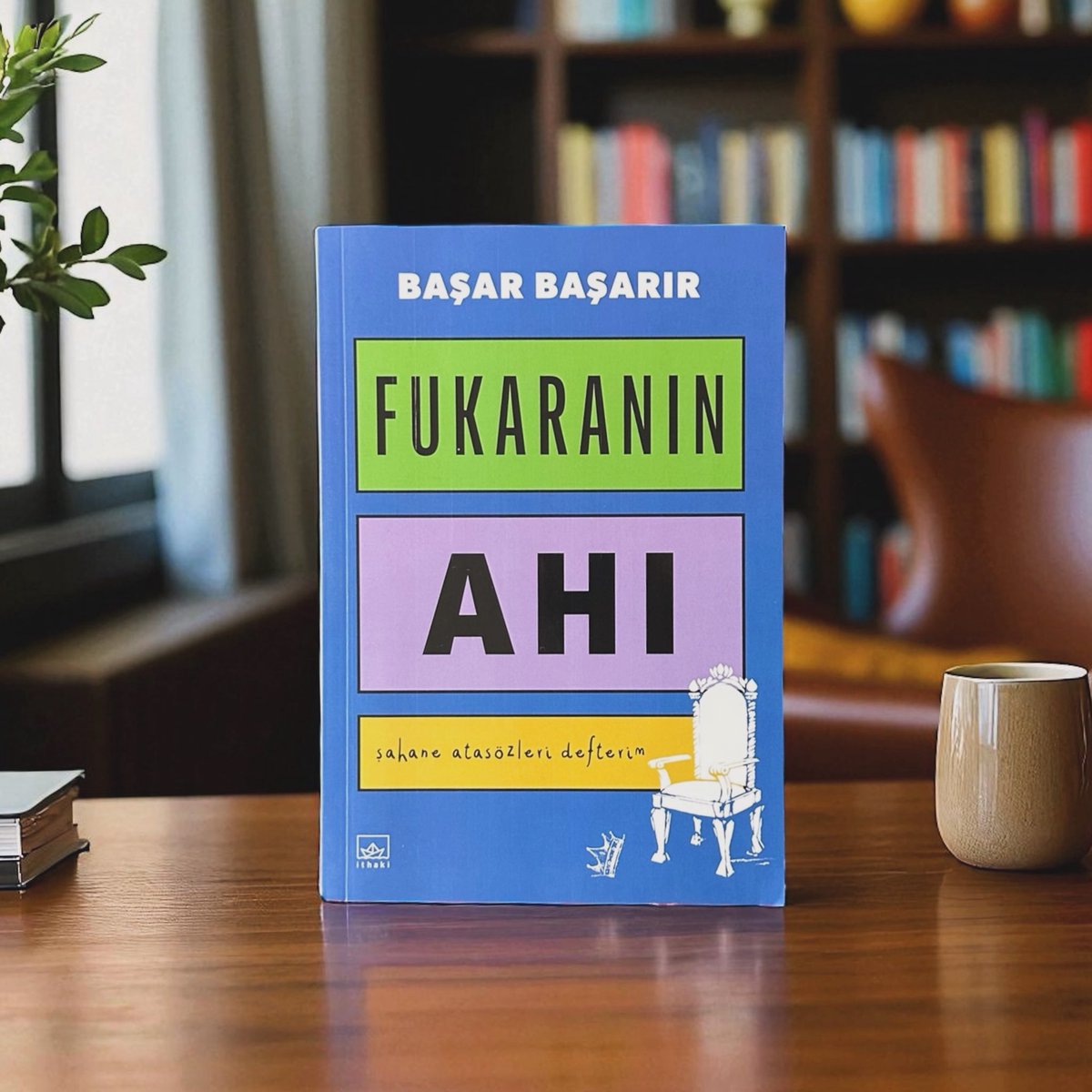 Yazardan okuduğum bilmem kaçıncı kitap. Seviyorum kalemini. Fukaranın Ahı’ndan bahsedecek olursam, aslında hepimizin ezberden bildiği o “büyükanne sözleri”ni alıp, onların altına Başarırca notlar düşmüş bu kitapta, diyebilirim. Ama öyle kuru kuru değil. Yer yer dalga geçerek, yer