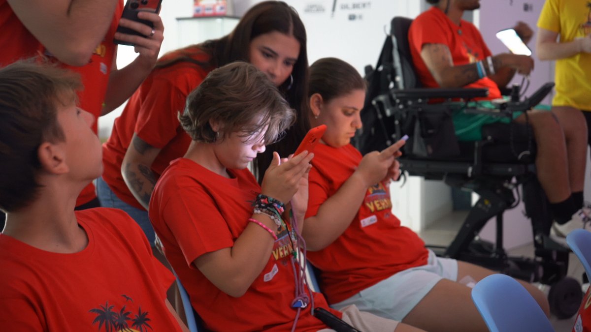 EvadFormacion's tweet image. Tercer día del Campamento Ga11y de @Fundacion_ONCE
🎮 El campamento de videojuegos que demuestra que la diversión no tiene barreras. Nuestros peques están viviendo una experiencia inolvidable… ¡y disfrutando a lo grande! 👏✨