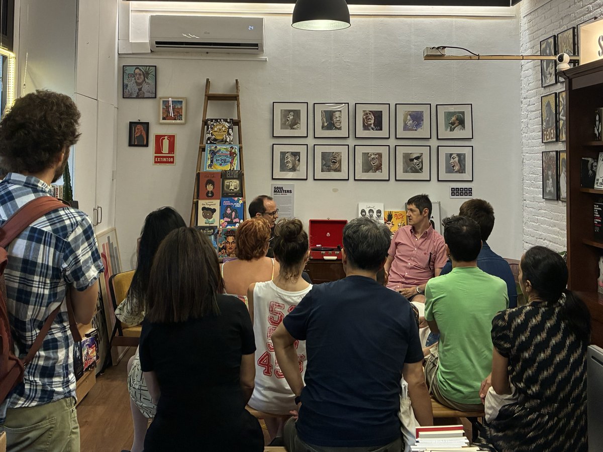 Josep Grau (@graumateu1) on Twitter photo Un plaer xerrar una estona ahir amb l'Alberto Valle sobre la gran novel·la de Sam Greenlee "El nostre infiltrat a la CIA", publicada per <a href="/LAgullaDaurada/">L'Agulla Daurada</a> i traduïda per un servidor.
Gràcies a la Llibreria Sonora i a tots el que vau venir! Un plaer xerrar una estona ahir amb l'Alberto Valle sobre la gran novel·la de Sam Greenlee "El nostre infiltrat a la CIA", publicada per <a href="/LAgullaDaurada/">L'Agulla Daurada</a> i traduïda per un servidor.
Gràcies a la Llibreria Sonora i a tots el que vau venir!
