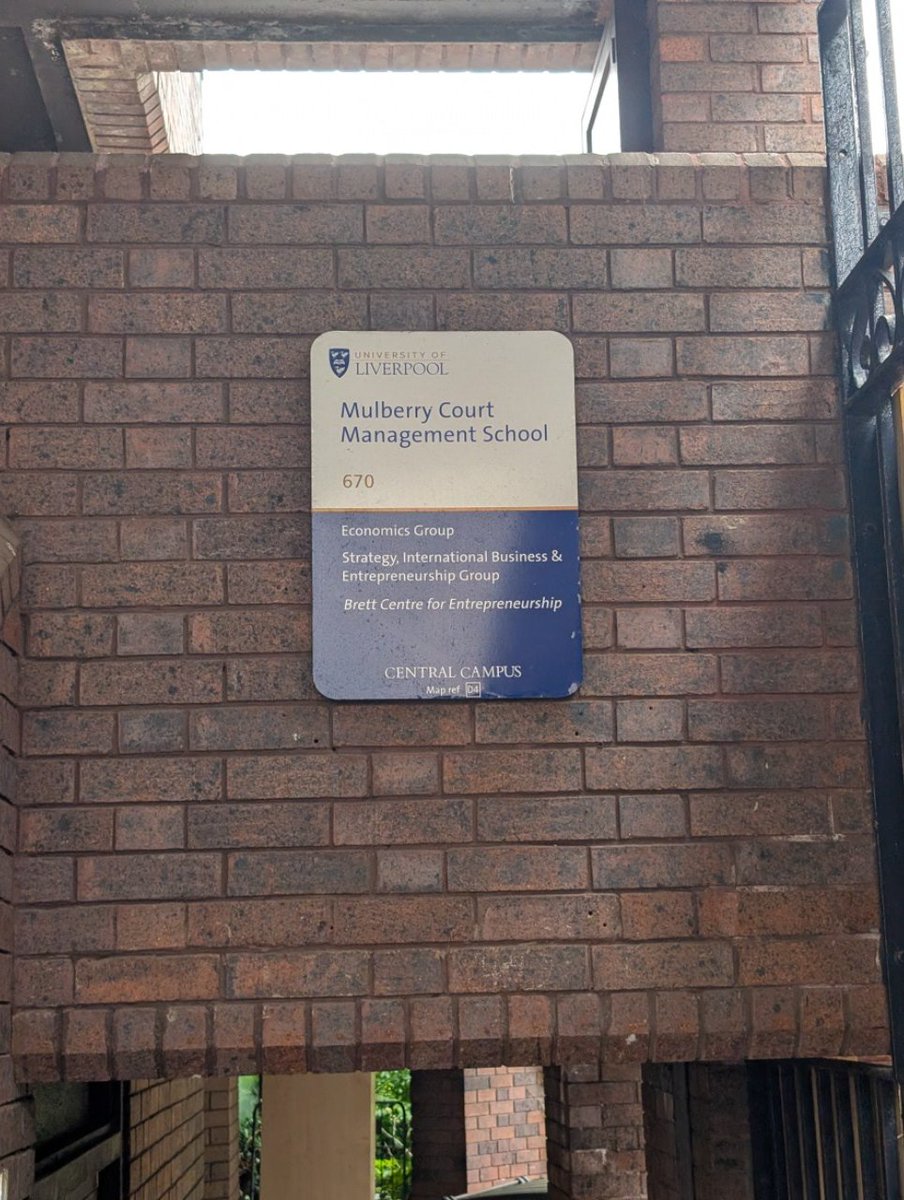 Graduated 🎓 BA Politics, Class of 2025 – University of Liverpool!
Grateful to all the lecturers who shaped my journey through a myriad of modules. 

Next stop? Staying put—starting my Master’s in Economics this September! 💼📚
#Graduation2025 #UoL #Politics #Economics