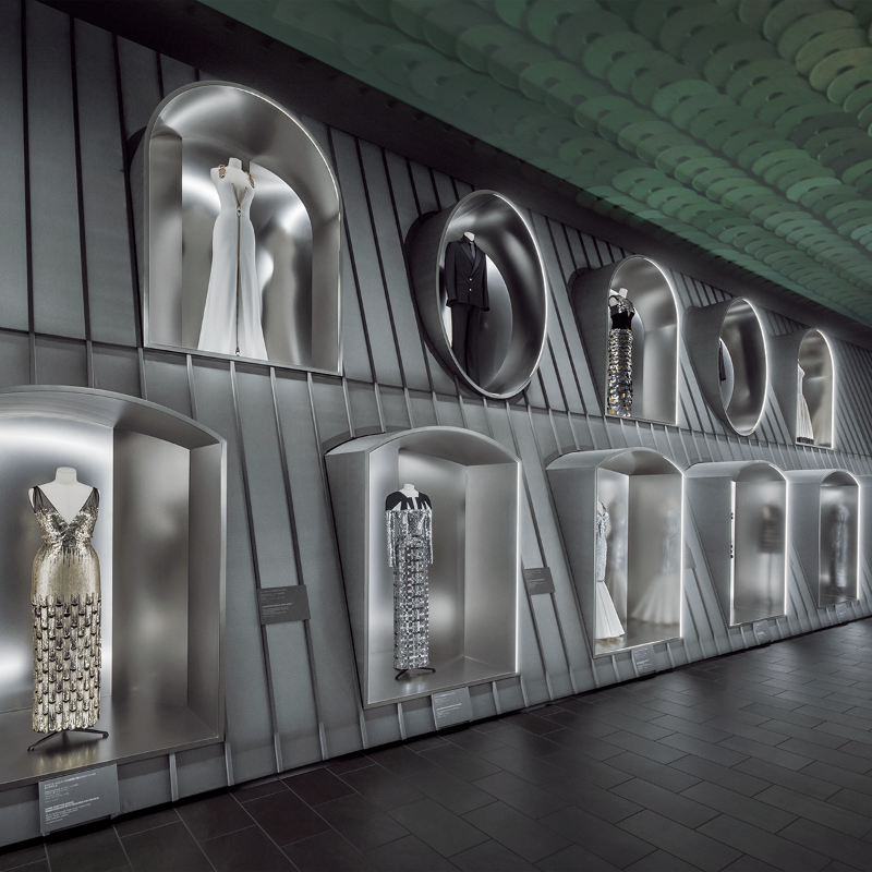 LouisVuitton_JP's tweet photo. 大阪中之島美術館にて開催：｢ビジョナリー･ジャーニー｣展
12の壮大な空間を通じて、旅の真髄(こころ)を再解釈し続けるメゾンと日本の揺るぎない絆を紐解きます。

#大阪 #VisionaryJourneys #LouisVuitton
