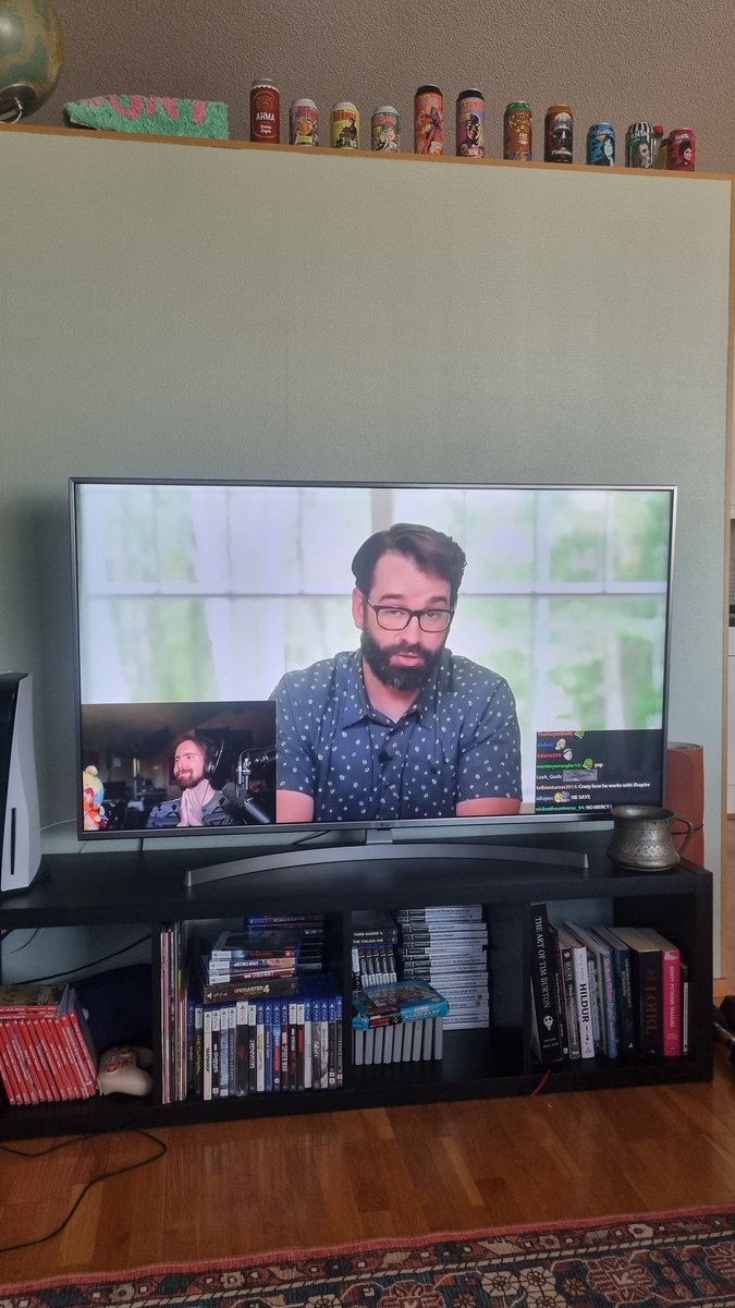 Juon aamukahvia ja tsekkailen millä mielellä Yhdysvalloissa ollaan: Trumpin ja republikaanien haluttomuus julkaista Epsteinin asiakaslistaa on vihdoin asia joka on tarttunut jopa hänen vannoutuneimpiin kannattajiin.

Trump ei onnistu vaihtamaan aihetta.