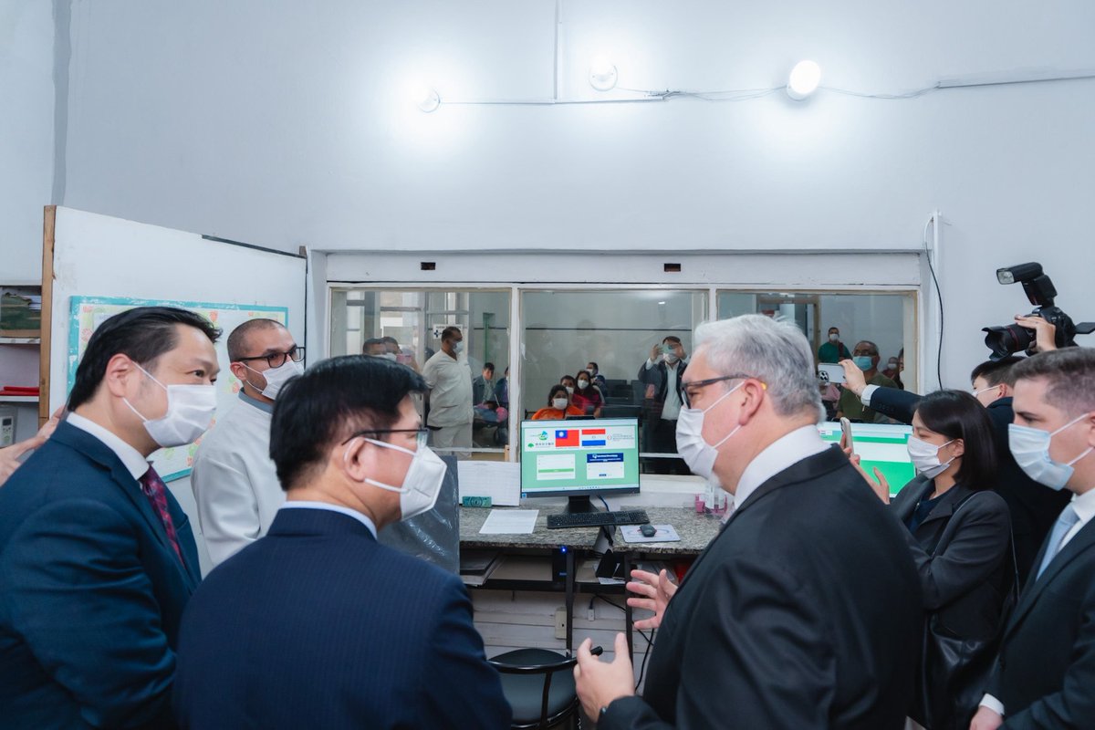 chia_lung's tweet image. The HIS project—@ChingteLai's firm pledge to President @SantiPenap—now covers 75% of Paraguay’s public health system and will reach full coverage by 2026. I also told Minister of Health @mariatbaran that Taiwan will help build Hospital General de Asunción to deepen health…