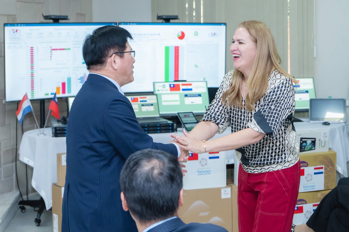 chia_lung's tweet image. The HIS project—@ChingteLai's firm pledge to President @SantiPenap—now covers 75% of Paraguay’s public health system and will reach full coverage by 2026. I also told Minister of Health @mariatbaran that Taiwan will help build Hospital General de Asunción to deepen health…
