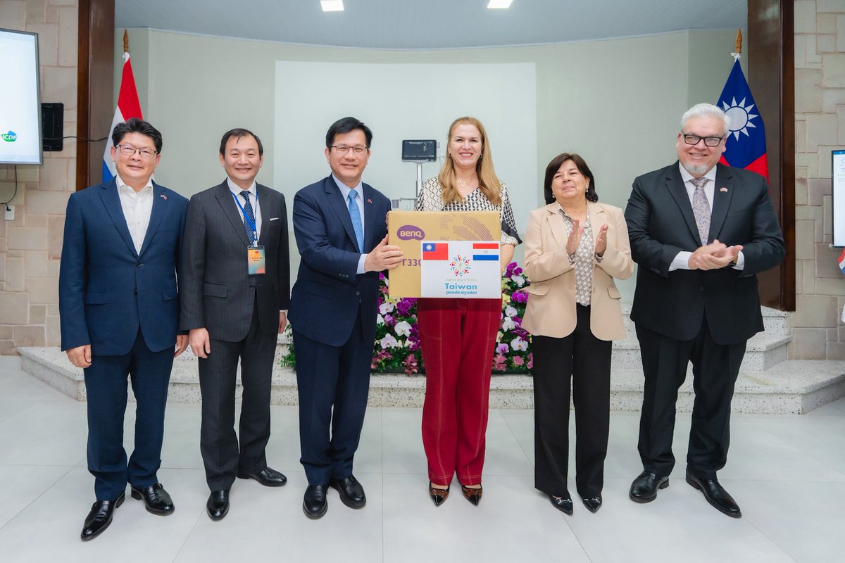 chia_lung's tweet image. The HIS project—@ChingteLai's firm pledge to President @SantiPenap—now covers 75% of Paraguay’s public health system and will reach full coverage by 2026. I also told Minister of Health @mariatbaran that Taiwan will help build Hospital General de Asunción to deepen health…