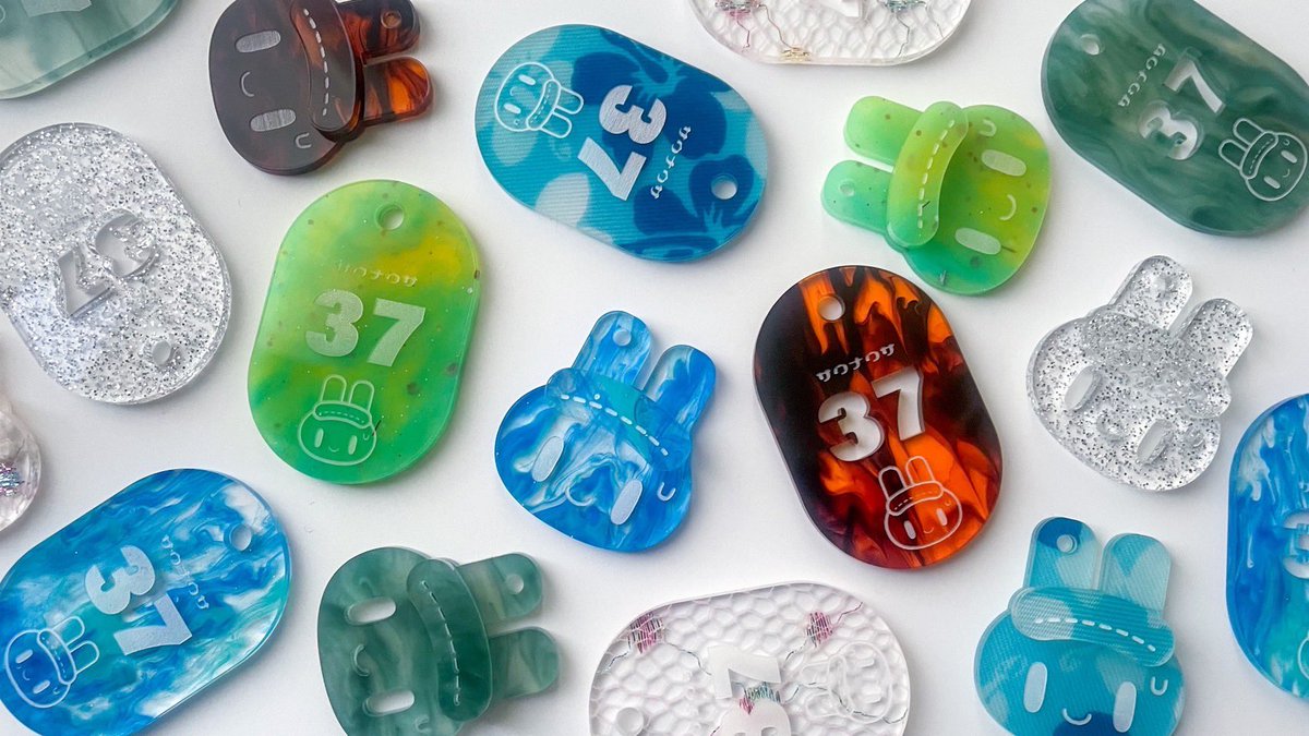 saunausa_shop's tweet image. ハンドメイドのアクリルグッズを作り始めて
気づくとちょうど一年くらいに🐰
まだまだ修行中ながら経験値も増えてきて
ある程度安定感ある仕上がりになってきたかなと…!
今後はオンラインストアでも
例えば毎月固定の日にちを決めての
アクリルグッズ放出できたらいいなと計画中