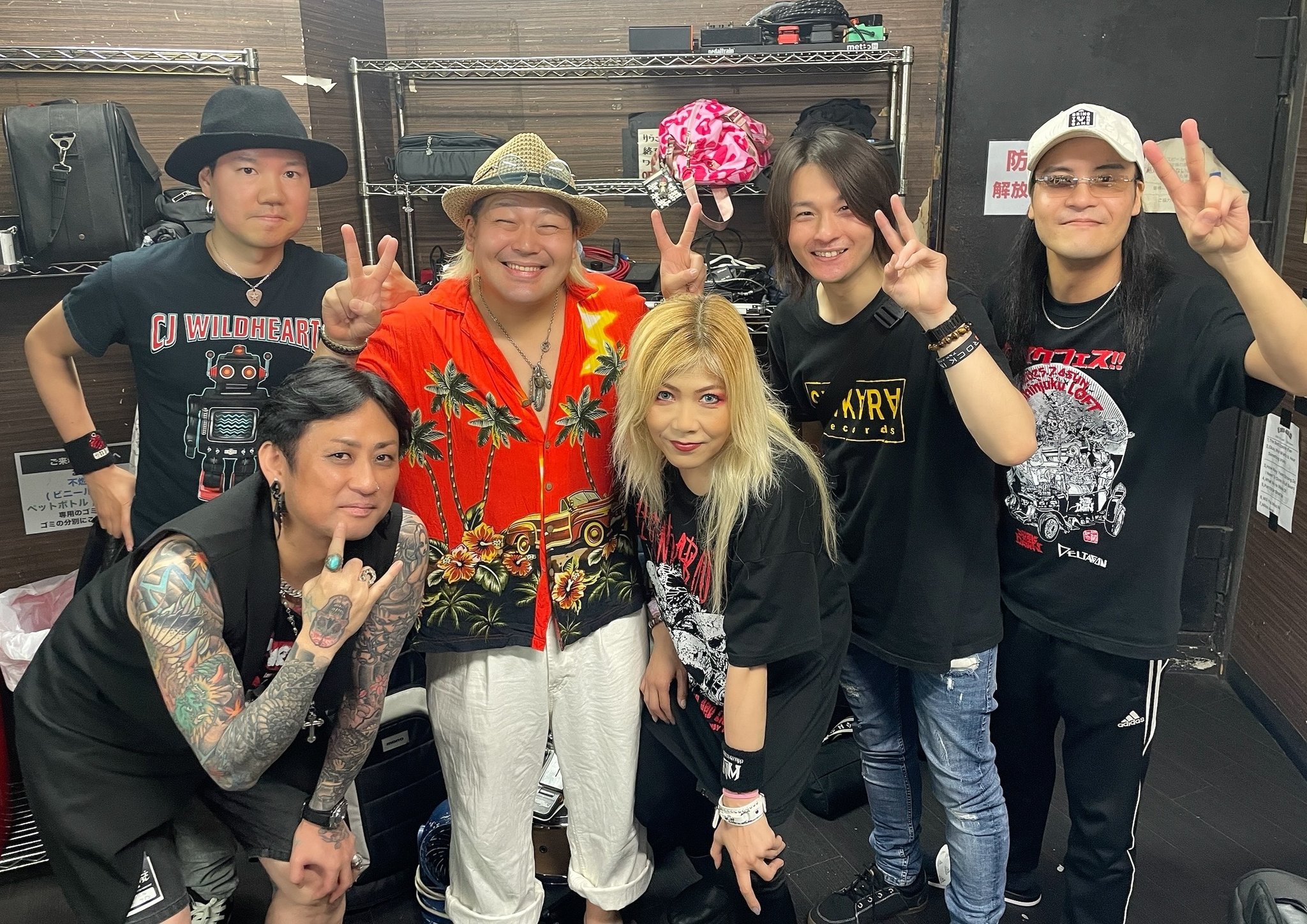 台湾ロック 摇滚楽隊DOUBLE X のCD「打不死」 台湾ロック 摇滚楽隊DOUBLE X のCD「打不死」 Rock Inn DICE on X: