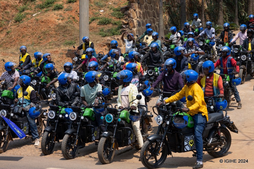 Abamotari muraho neza! Kompanyi yitwa Spiro (<a href="/spiro_rw/">Spiro.Rw</a>) murayizi? 

Imwe iduha moto zikoresha amashanyarazi. 

🔸️Ikorera muri ibi bihugu: Benin, Togo, Kenya, Rwanda, Uganda, Tanzania, Nigeria, na Cameroon.

🔹️Moto zirenga 35,000 yahaye abamotari ubu ziri mu kazi kose