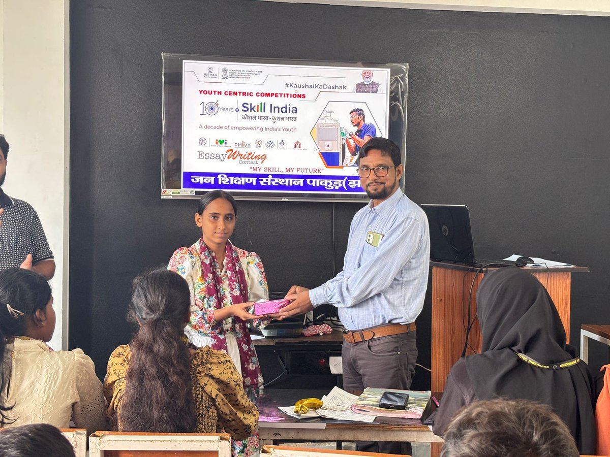 jsspakur's tweet image. MSDE के आदेशानुसार जन शिक्षण संस्थान पाकुड़ मे किया गया Essay Writing Contest. 
#skill #MyFuture 
#essaywriting #JSS #KaushalKaDashak
#SkillIndiaAt10 #10YearsofSkillIndia 
#Skills4All #BharatSkillNext #KaushalBharatViksitBharat #atmanirbharbharat   #SkillIndiaMission