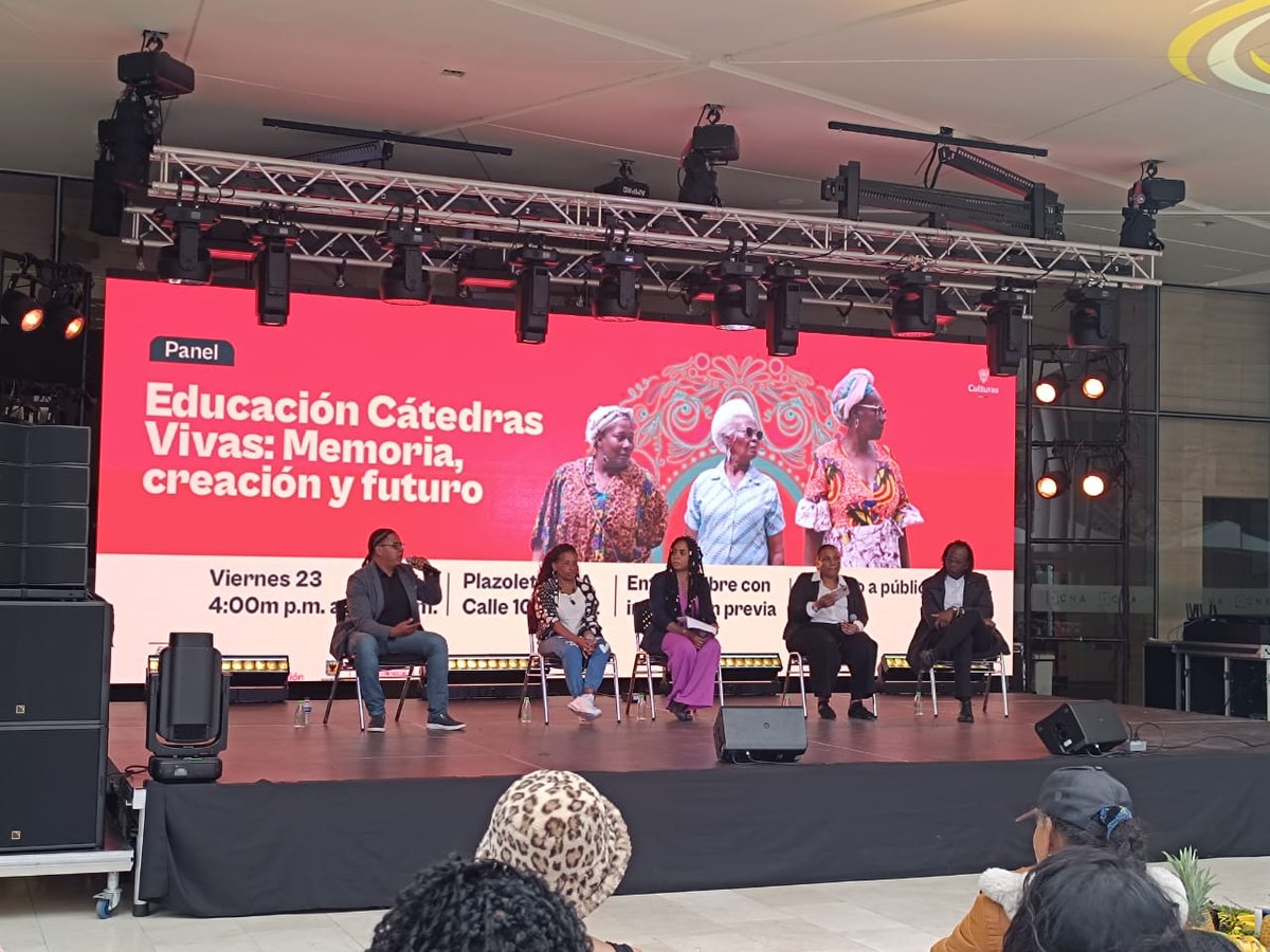PyCEtnicas's tweet photo. Ministerio de Educación Nacional pueblos y comunidades etnicas 23 de mayo 2025 participó en la conmemoración dia de afrocolombianidad plaza Delia Zapata Olivella Panelista @faridespitre presentó el balance de acciones del MEN con las comunidades negras @DanielRMed @Mineducacion https://t.co/BT7TNL2pti