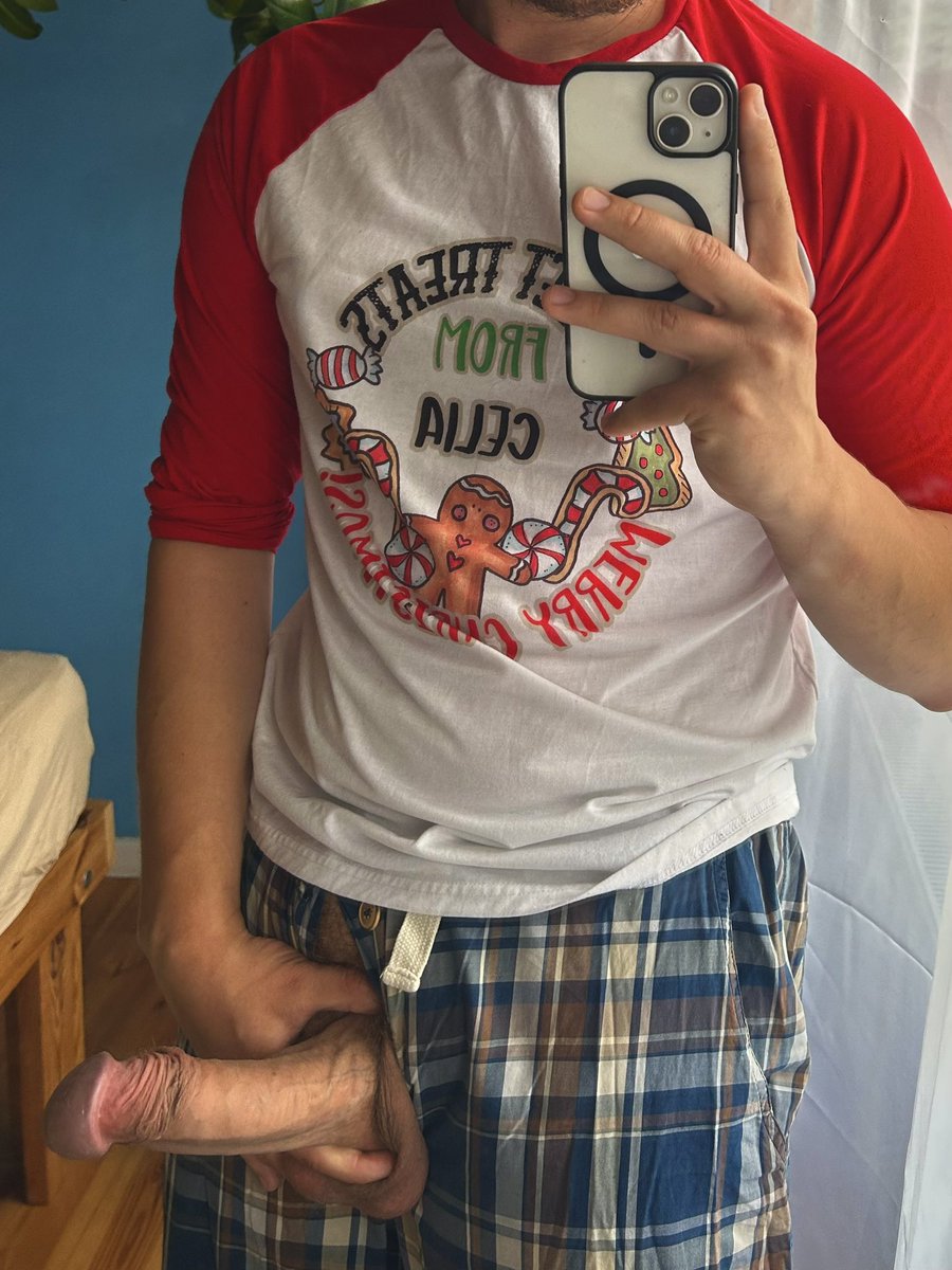 Have you seen my fat morning boner? Well now you have. And show me yours 😈