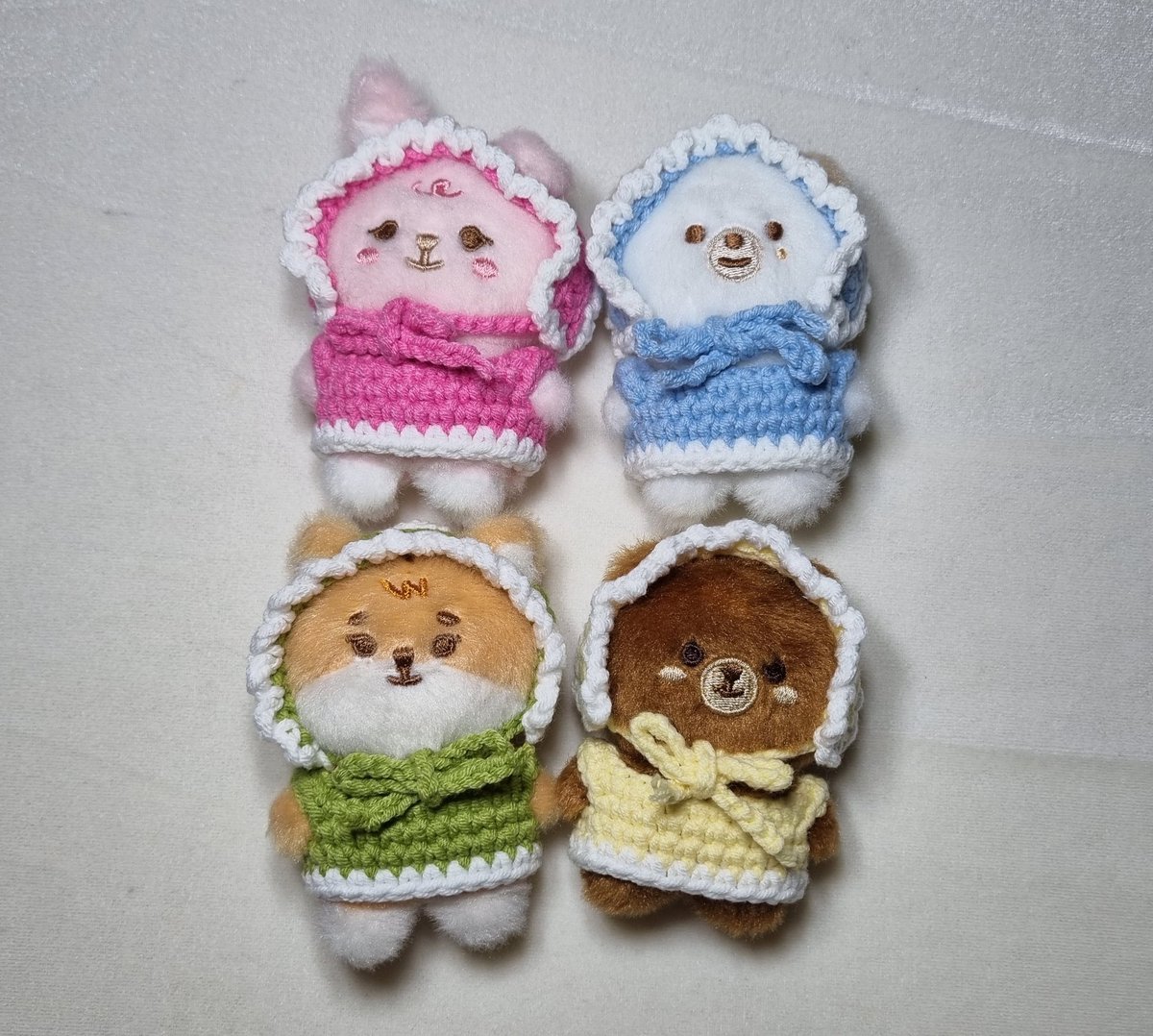 안녕하세요. 오랜만에 이벤트로 찾아뵙네요.
7월 16일 18시30분~7월 20일 23시59분 까지
팔로우 + rt 이벤트 입니다.
아래 사진 중 희망하시는 의상으로 3분 추첨해서 보내드려요.
7월 21일~22일 택배 발송합니다^^