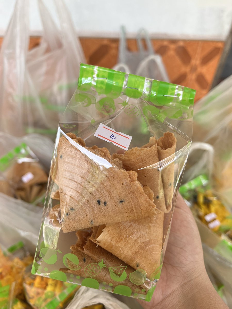 YanThnan's tweet image. ส่งแล้วจ้า~ 5 บ้าน 200 ห่อ 🍘🎁
ขอบคุณทุกออเดอร์นะคะ 💕 ขนมหอม กรอบ สดใหม่ทุกชิ้น!
#ขนมไทย #สารพัดขนม #homemadesnack #ของกินอร่อย