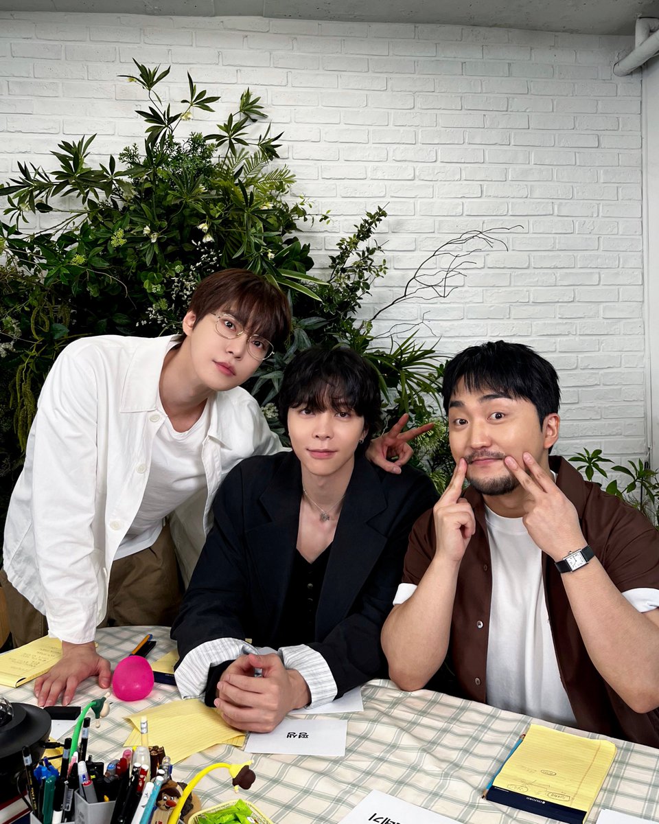 👀📄✍️⁉️

#JOHNNY #DOYOUNG 
#NCT #NCT127