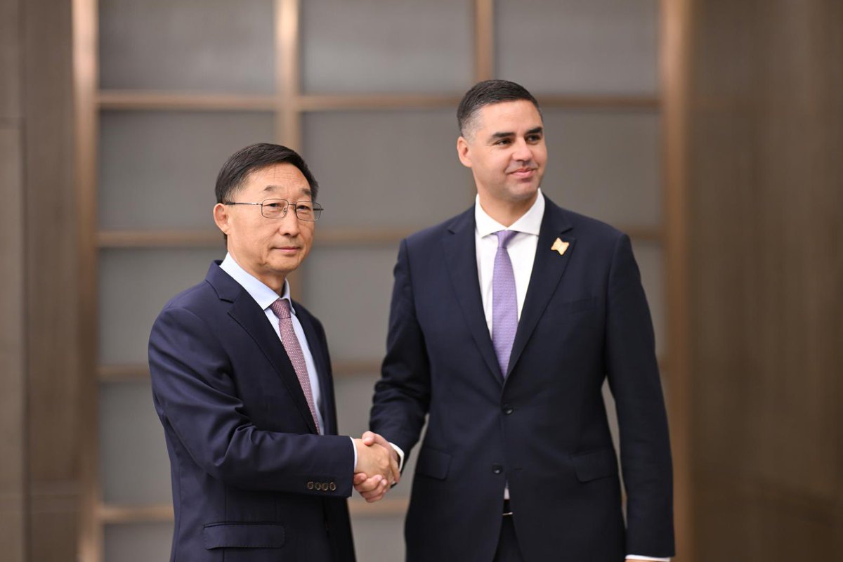 DeputyPMIanBorg's tweet image. The @MaltaITS - Zhengzhou Tourism College partnership we launched this week is an important step toward more rewarding collaborations between Malta and Henan.
Thank you Henan Party Secretary Liu Ning and Zhengzhou Acting Mayor He Xiong for your warm welcome, as we drew…