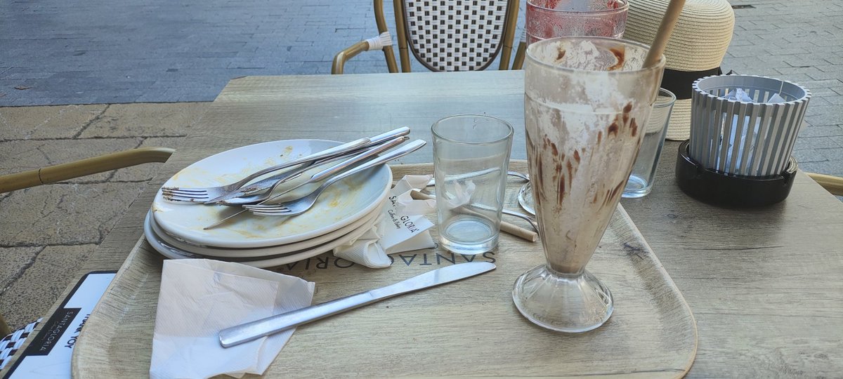 Queria hacer una foto bonita de "cogiendo fuerzas para el segundo día"
Pero me ha podido el hambre