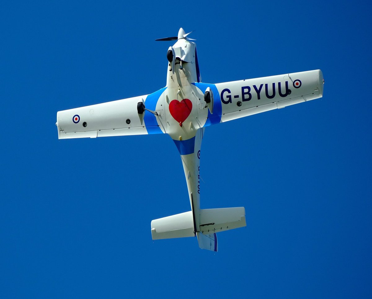 Practice makes perfect! Here on the Tutor Display team we complete many MANY practices of the display and the commentary to make sure it’s bang on, so far we’ve done over 50 practices! Phil Brockbank got this great picture mid practice at RAF Wittering📸