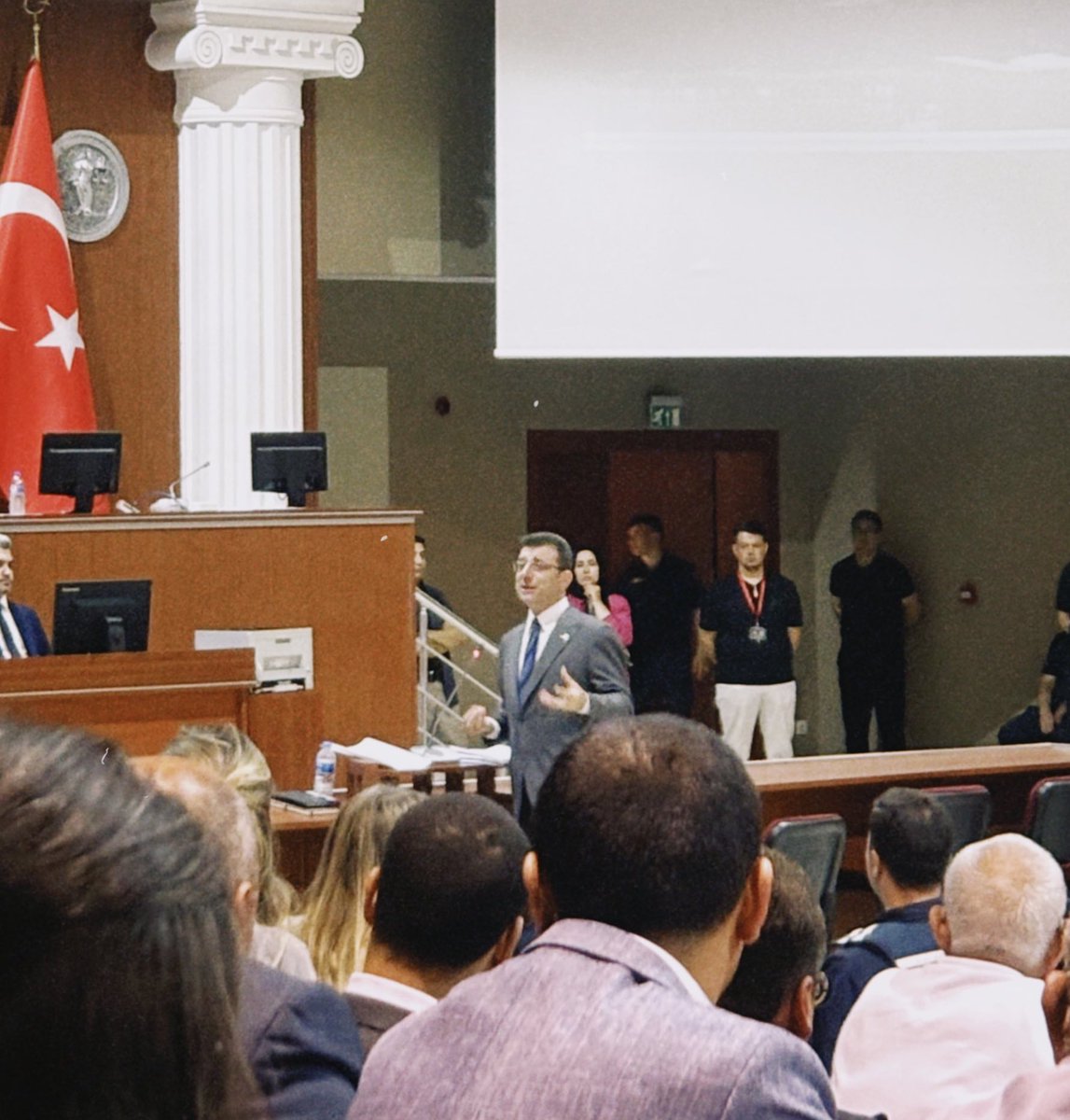 Alnı Ak; Başı dik! 

#ekremimamoglu #Silivri