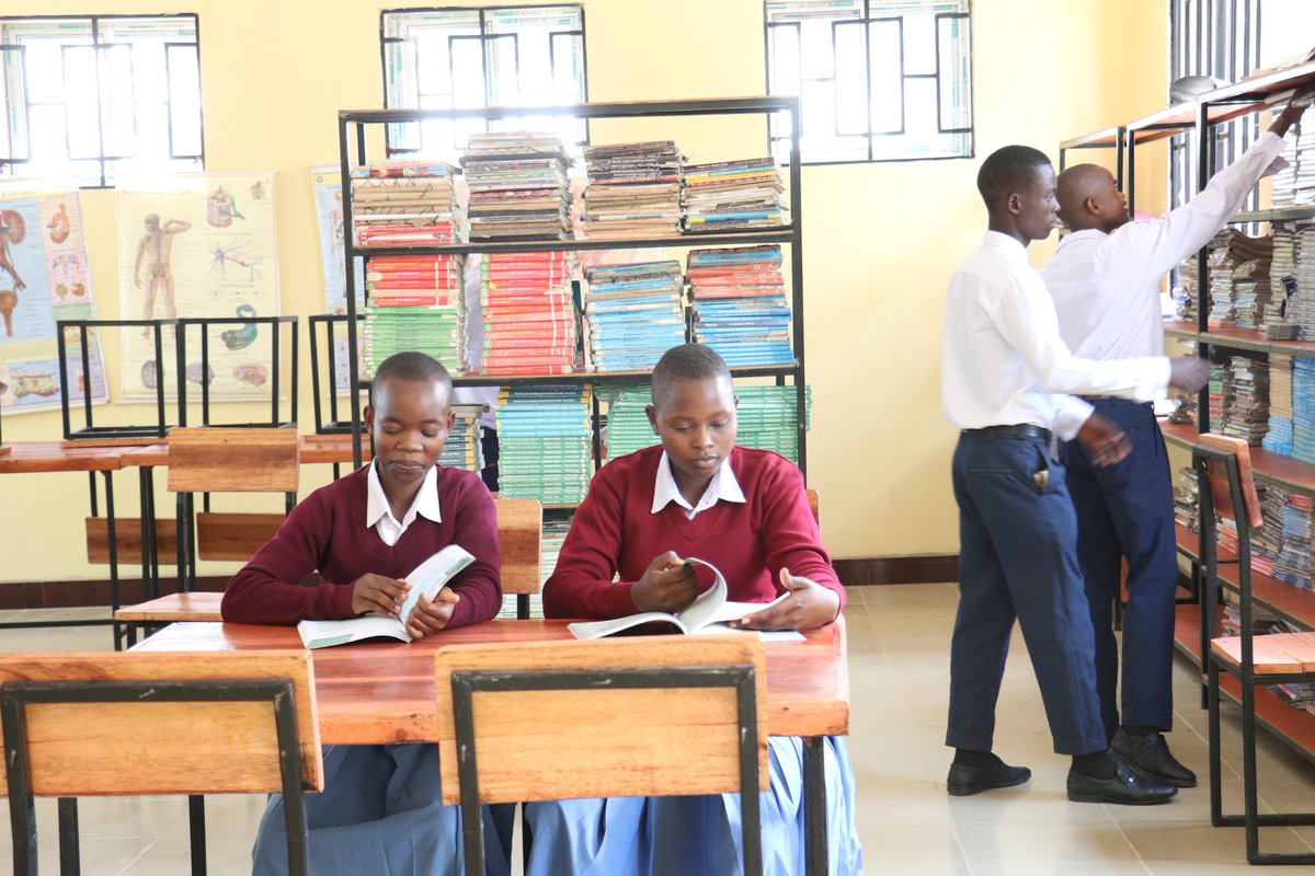 BariadiDC's tweet image. 📚 FURAHA YA KUSOMA
Maktaba ya kisasa yang’ara Shule ya Sekondari Nkololo, Bariadi DC – Simiyu.
Tabasamu la kila mwanafunzi linasimulia hadithi ya matumaini mapya
Kupitia ufadhili wa OPEC Fund chini ya #TASAF, Tsh milioni 92.4 zilitumika kujenga maktaba hii.

#MaktabaYaNdoto