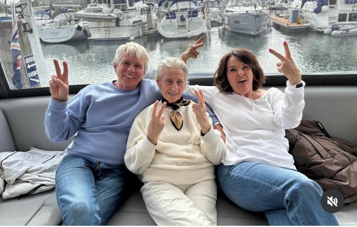 FromtheJam1's tweet image. We were all deeply saddened to hear of the passing of Ann Weller. This photo was taken a taken on a great day out with Ann and Nicky.
Our thoughts go out to Nicky, Paul and family at this sad time.
Russ, Mike, Andy and Gary ❤️