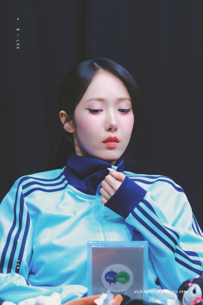B_log0603's tweet image. 250712 학동 팬 사인회

#비비지 #신비 #VIVIZ #SINB