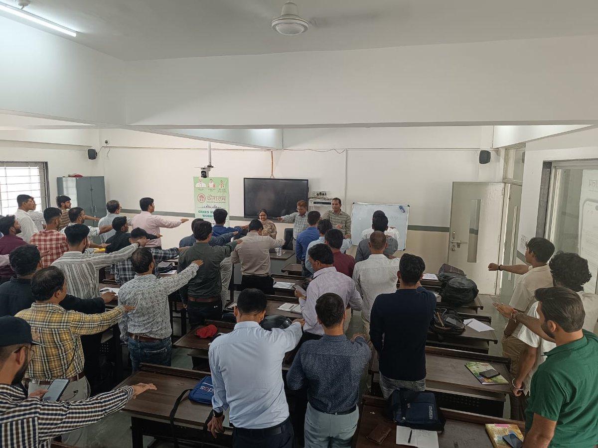 NIESBUDNOIDA's tweet photo. 🧹 Participants of the ESDP on Solar Energy at Govt. ITI Bhopal took the Swachhata Pledge during the 10 Years of Skill India celebrations.
Organized by NIESBUD, promoting clean energy &amp; clean living.#SkillIndiaAt10 #NIESBUD #SkillIndia #entrepreneurship #10YearsOfSkillIndia https://t.co/f8XUxscqgp