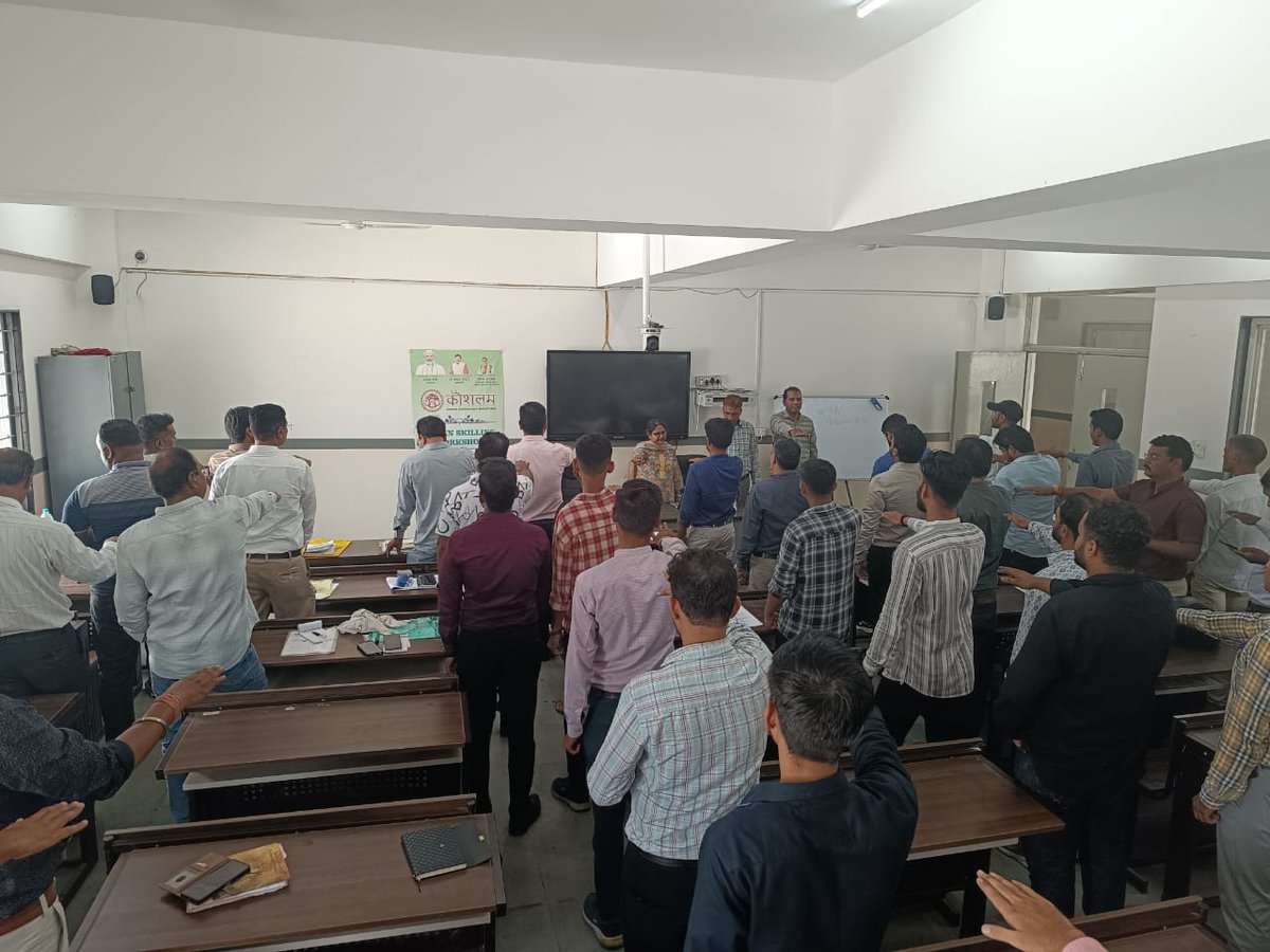 NIESBUDNOIDA's tweet photo. 🧹 Participants of the ESDP on Solar Energy at Govt. ITI Bhopal took the Swachhata Pledge during the 10 Years of Skill India celebrations.
Organized by NIESBUD, promoting clean energy &amp; clean living.#SkillIndiaAt10 #NIESBUD #SkillIndia #entrepreneurship #10YearsOfSkillIndia https://t.co/f8XUxscqgp