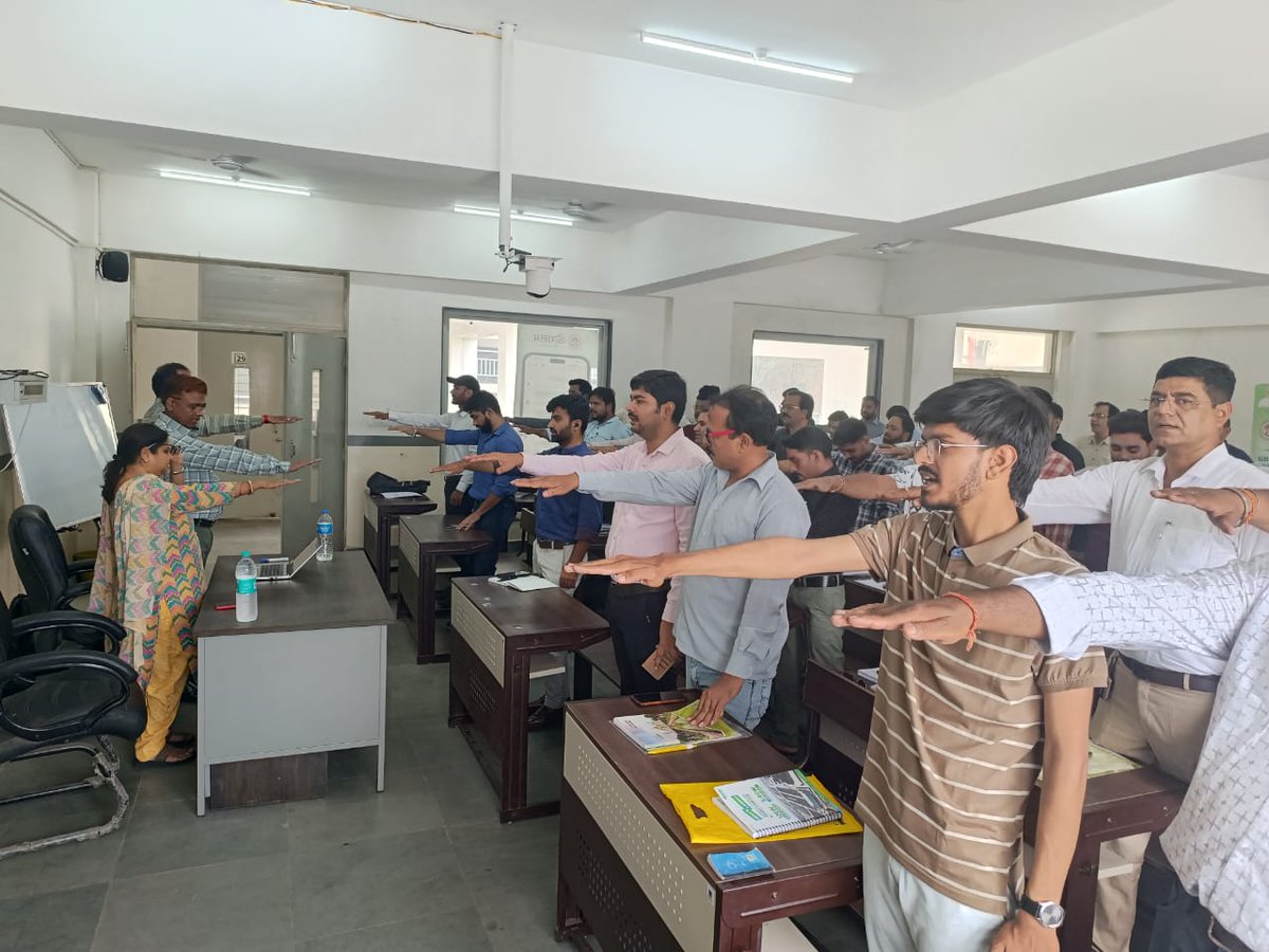 NIESBUDNOIDA's tweet photo. 🧹 Participants of the ESDP on Solar Energy at Govt. ITI Bhopal took the Swachhata Pledge during the 10 Years of Skill India celebrations.
Organized by NIESBUD, promoting clean energy &amp; clean living.#SkillIndiaAt10 #NIESBUD #SkillIndia #entrepreneurship #10YearsOfSkillIndia https://t.co/f8XUxscqgp