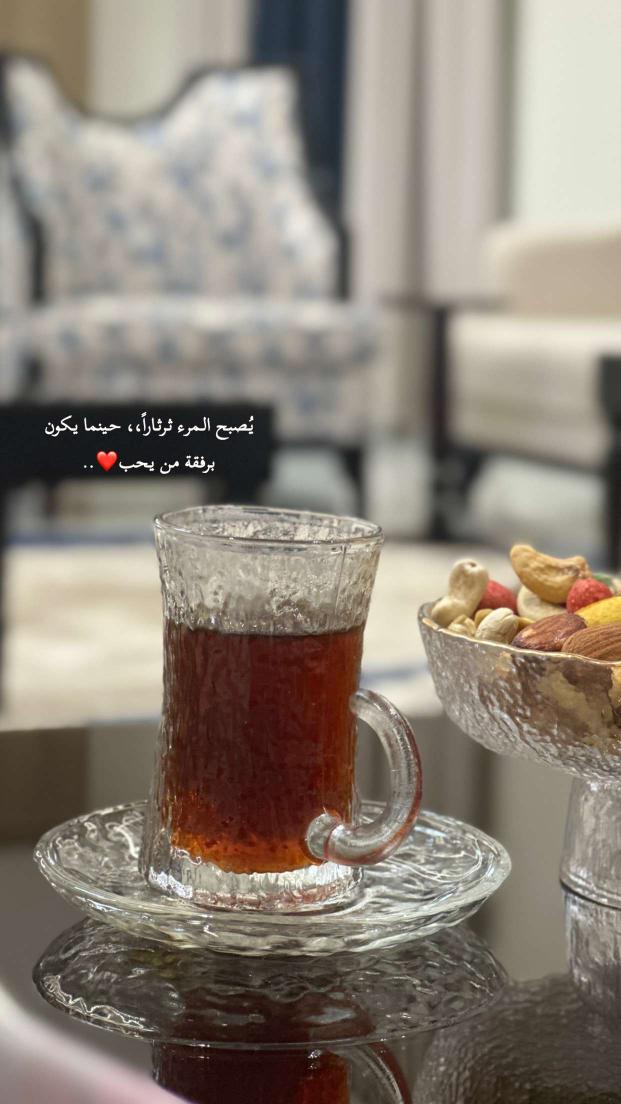 "الثرثرة نوعان؛ نوع تتمنى أن تجالس أصحابه ولا ترحل من أماكن تواجدهم وتسعـد عـند رؤيتهم.. وتذهب لمجالسهم.. وآخرون ترحل من أماكن تواجدهم وتكتئب لوجودهم وتضجر من سماعهم.. هكذا الناس يتفاوتون بالسلبية والإيجابية.."