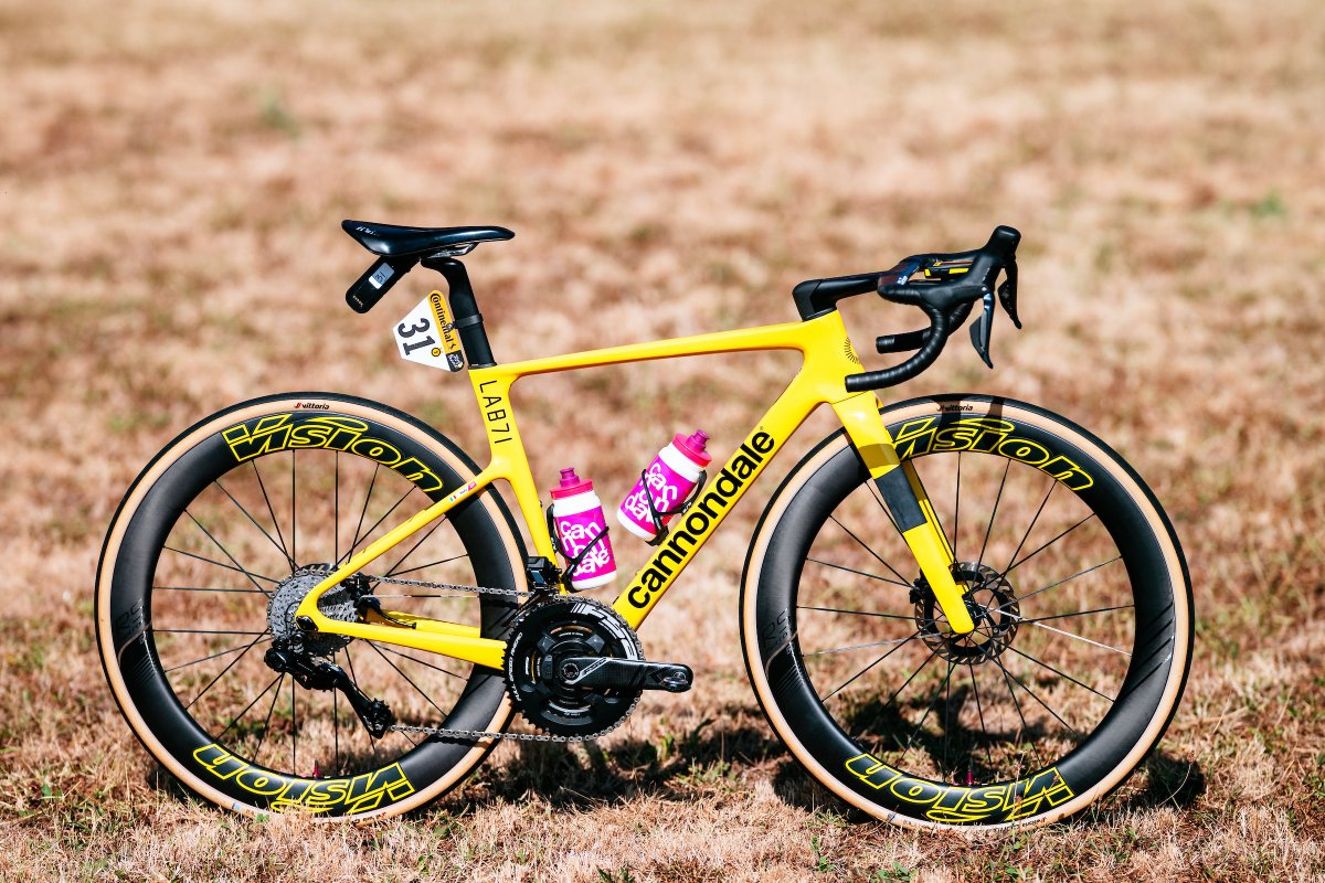 And here it is.
The Guys at
<a href="/RideCannondale/">Cannondale</a>
work really hard to get this machine on the road.
<a href="/EFprocycling/">EF Pro Cycling</a>
#TDF2025 Photo by Ashley &amp; Jered Gruber | Gruber Images