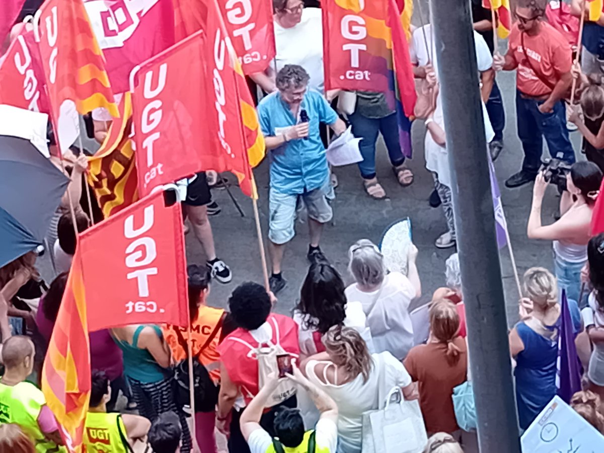 UGT com. gironines (@ugtgi) on Twitter photo Avui hem sortit al carrer per exigir la reducció de la jornada laboral i el desbloqueig dels convenis col·lectius. <a href="/ugtcatalunya/">UGT de Catalunya</a> Avui hem sortit al carrer per exigir la reducció de la jornada laboral i el desbloqueig dels convenis col·lectius. <a href="/ugtcatalunya/">UGT de Catalunya</a>
